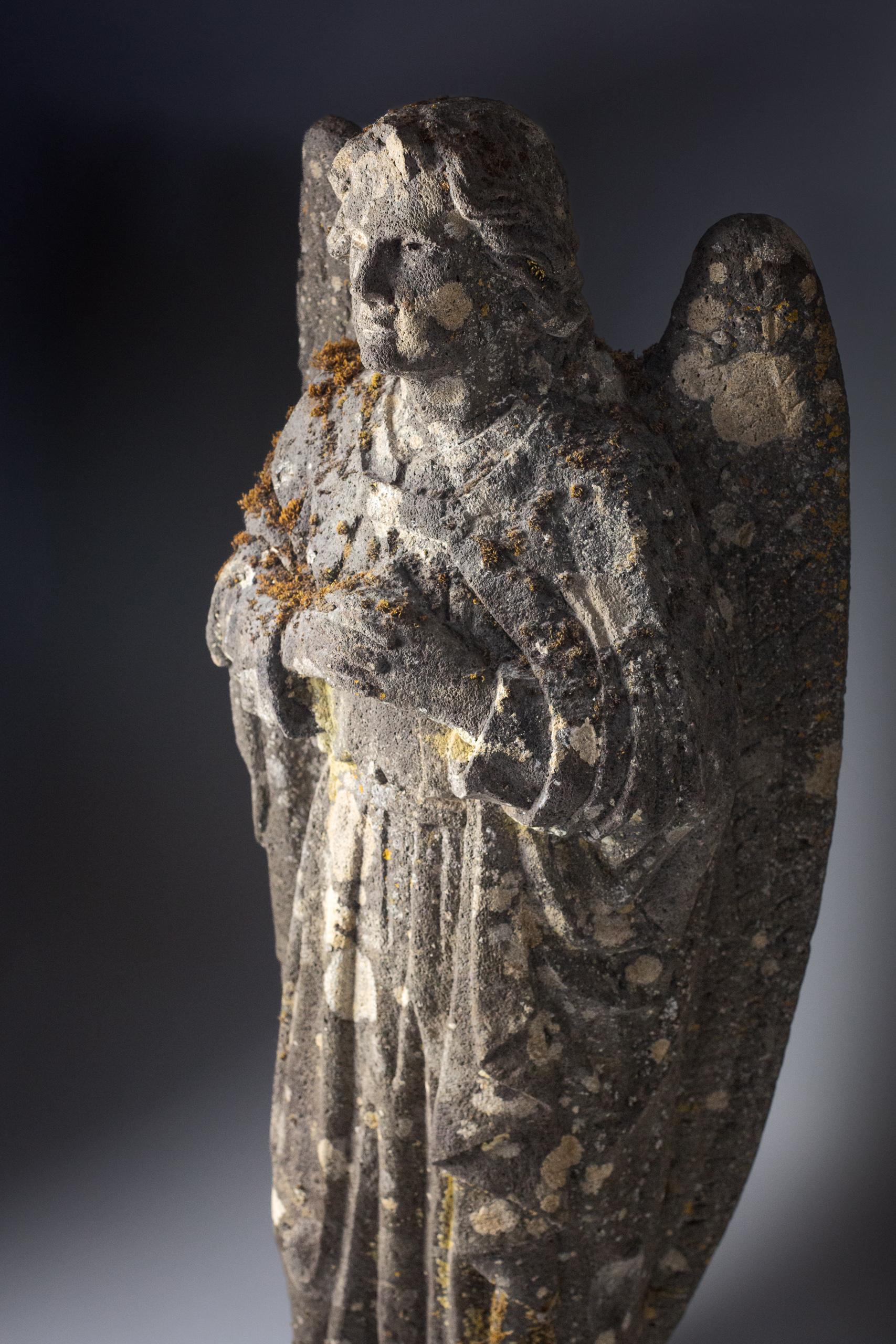 Pair of 18th Century Carved Limestone Angels For Sale 3