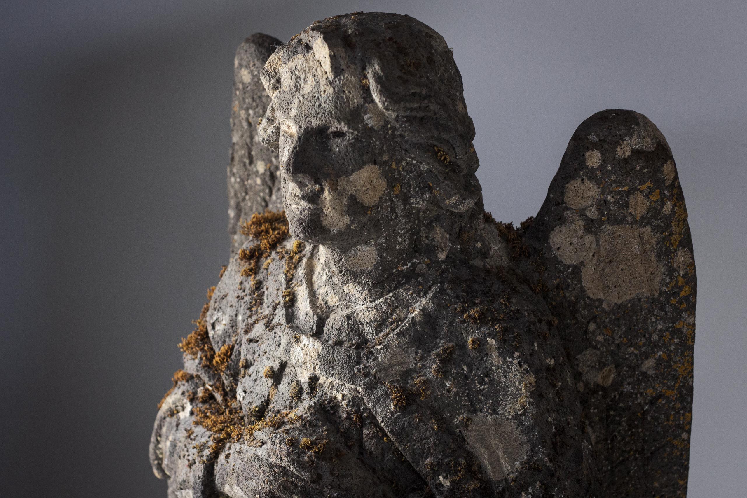 Pair of 18th Century Carved Limestone Angels For Sale 4