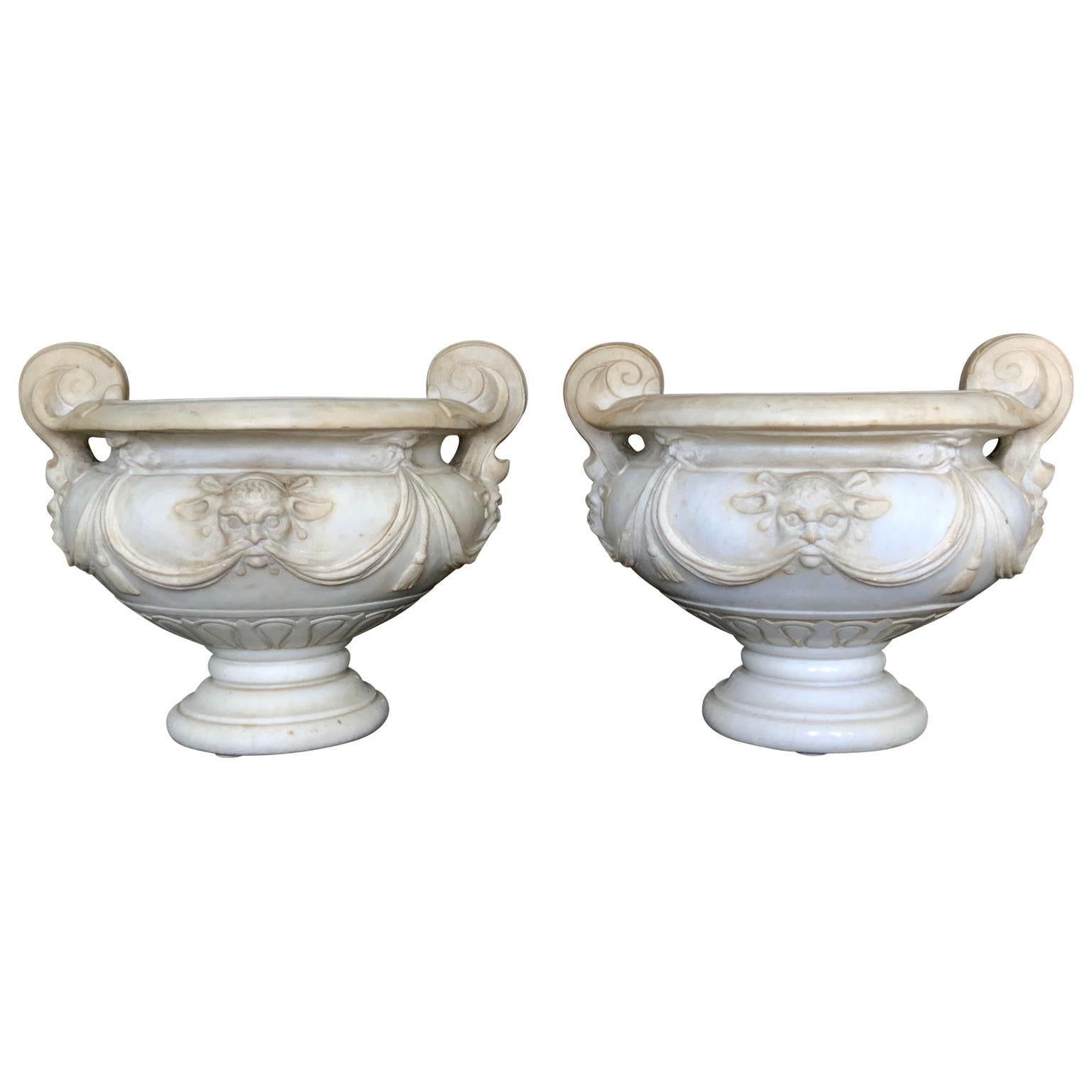 Two Italian late 18th century Rococo hand carved white marble garden urns
A rare pair of white marble garden urns. Wonderfully decorated with heads and tassels.
Both are a great version of urns with handle form.