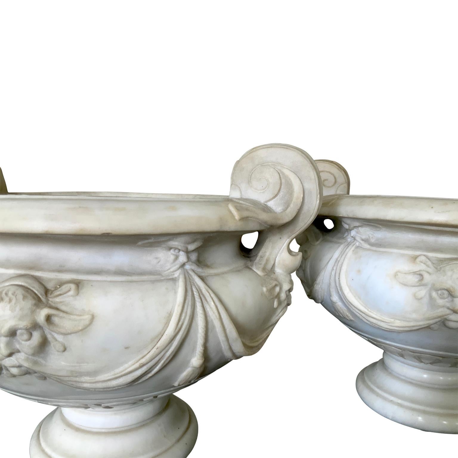 Italian Pair of 18th Century Carved White Marble Garden Urns, Italy