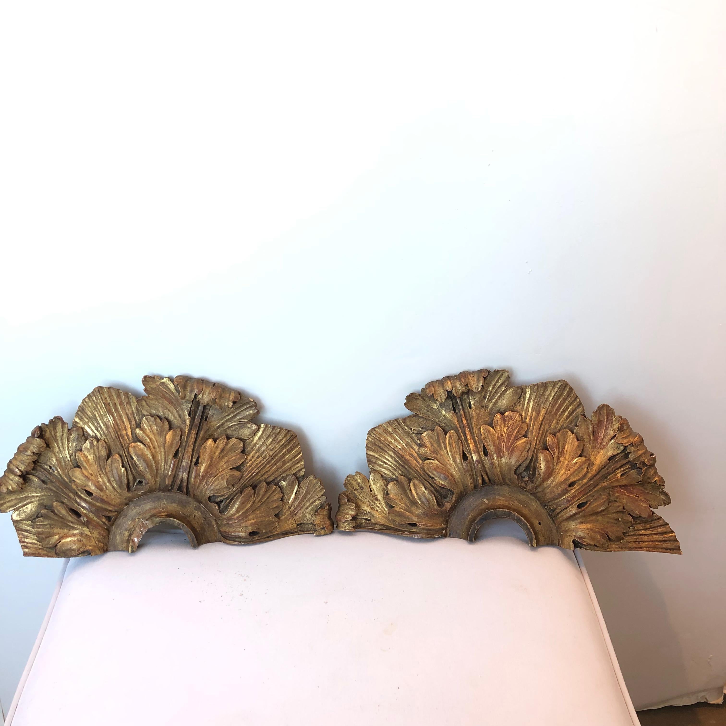 Pair of 18th Century Carved Wood Gold Leaf Fan In Good Condition For Sale In Boston, MA