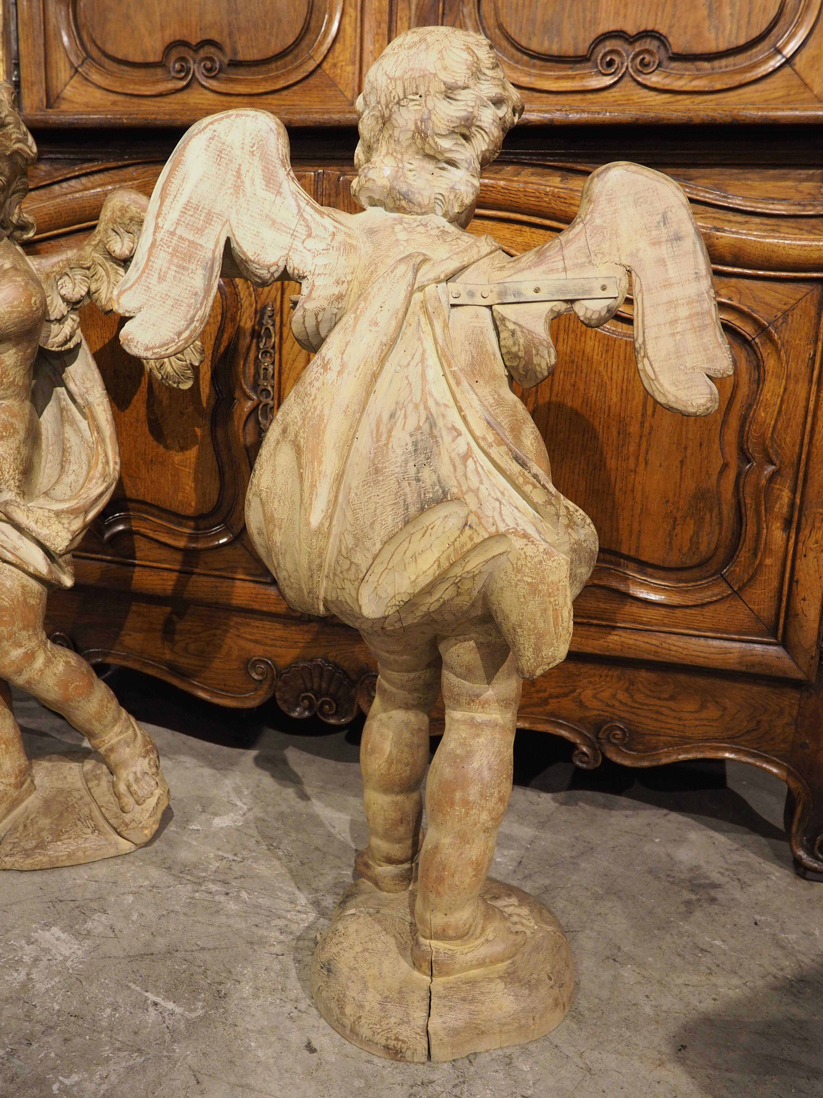 Pair of 18th Century Carved Wooden Winged Cherubs from Italy For Sale 4