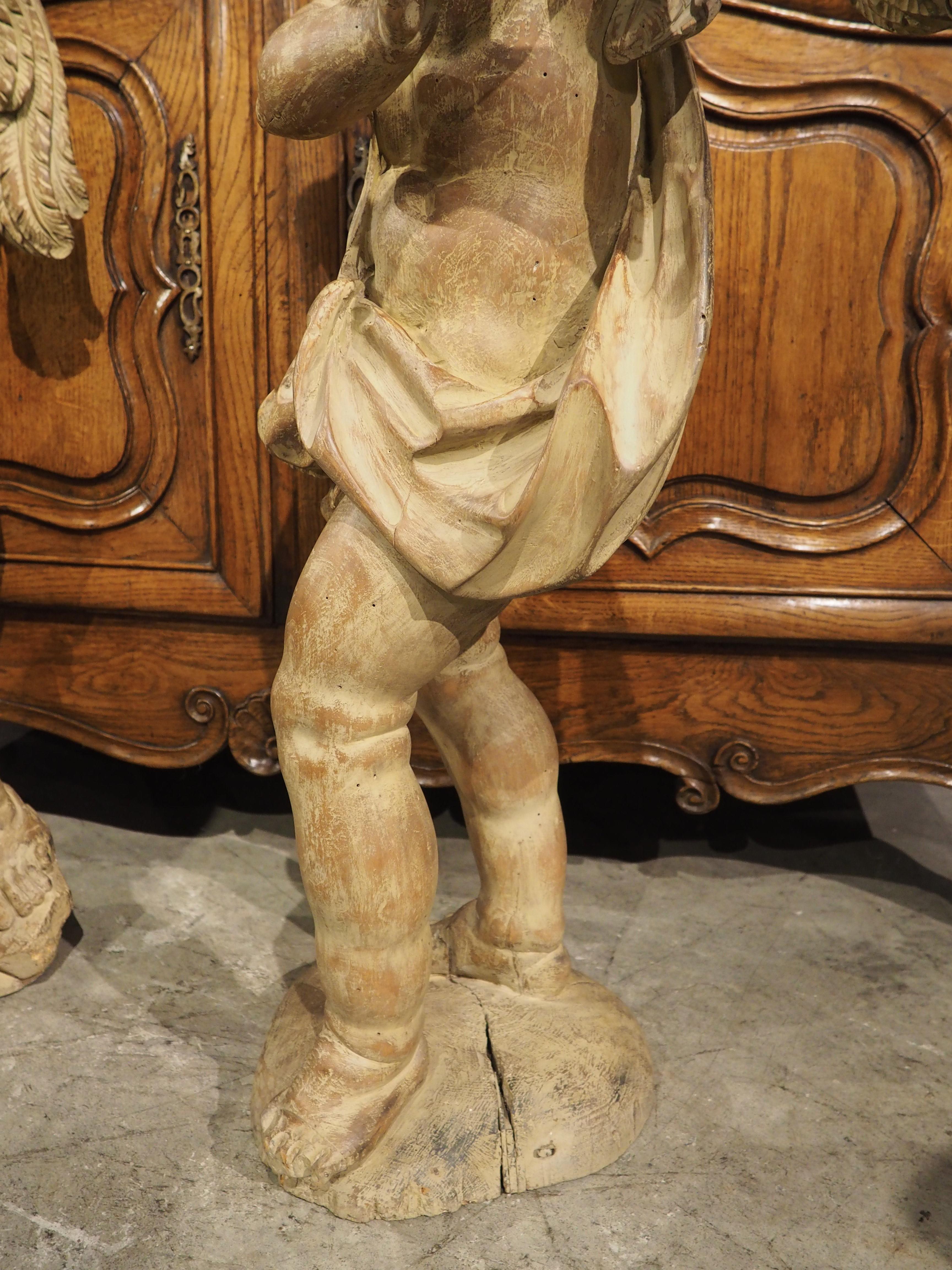 Pair of 18th Century Carved Wooden Winged Cherubs from Italy For Sale 1