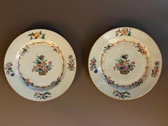 Pareja de platos de porcelana de la Compañía de las Indias Orientales de China del siglo XVIII