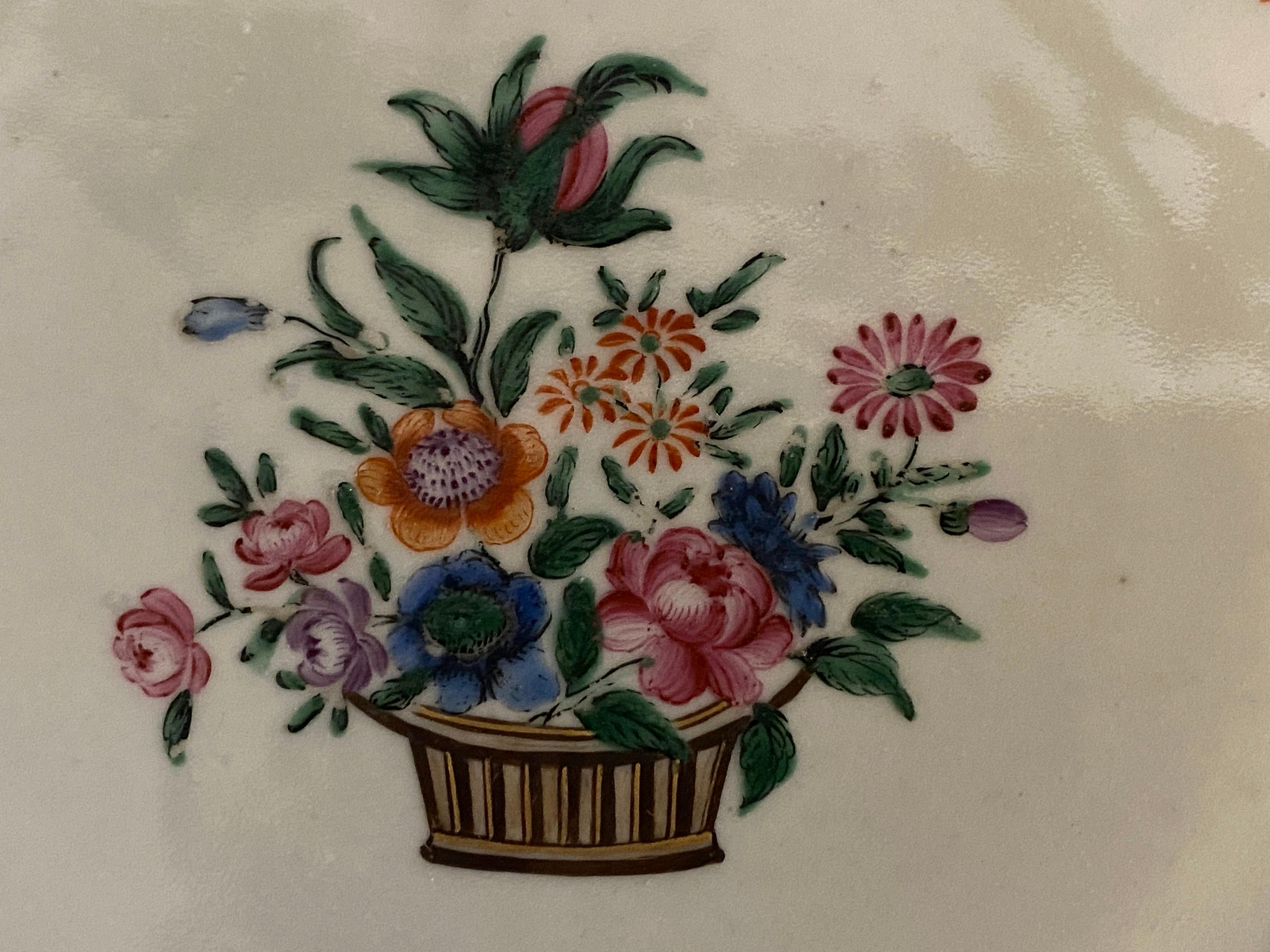 Paire d'assiettes en porcelaine de la Compagnie de Chine de l'Est des Indes du 18e siècle en vente 3
