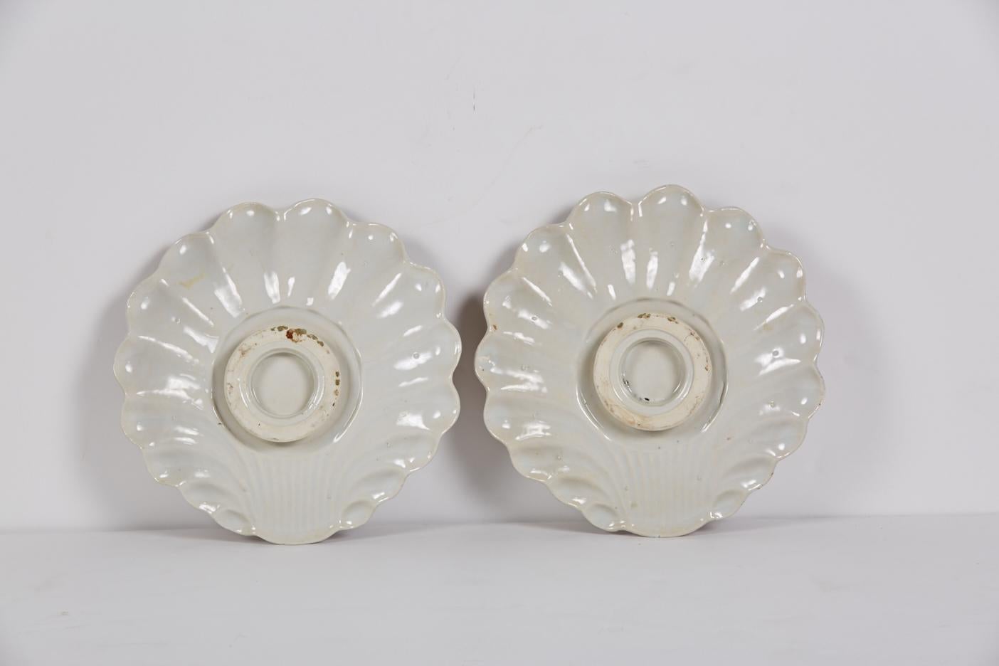 Hand-Painted Pair of 18th Century Chinese Export Porcelain Mancerinas or Trembleuses For Sale