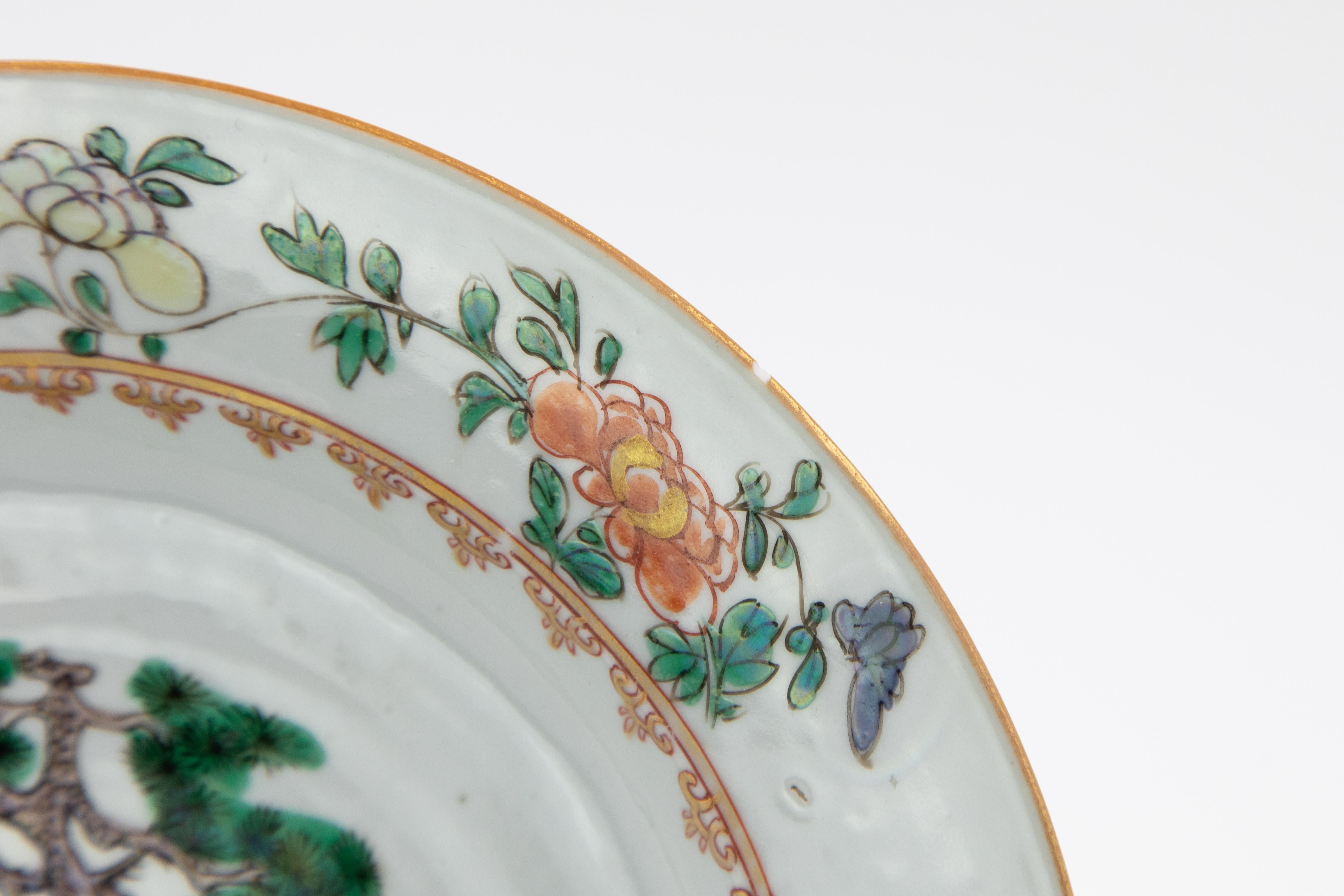 Paar chinesische und Meissener Famille Verte-Porzellanteller aus dem 18. Jahrhundert (Handbemalt) im Angebot
