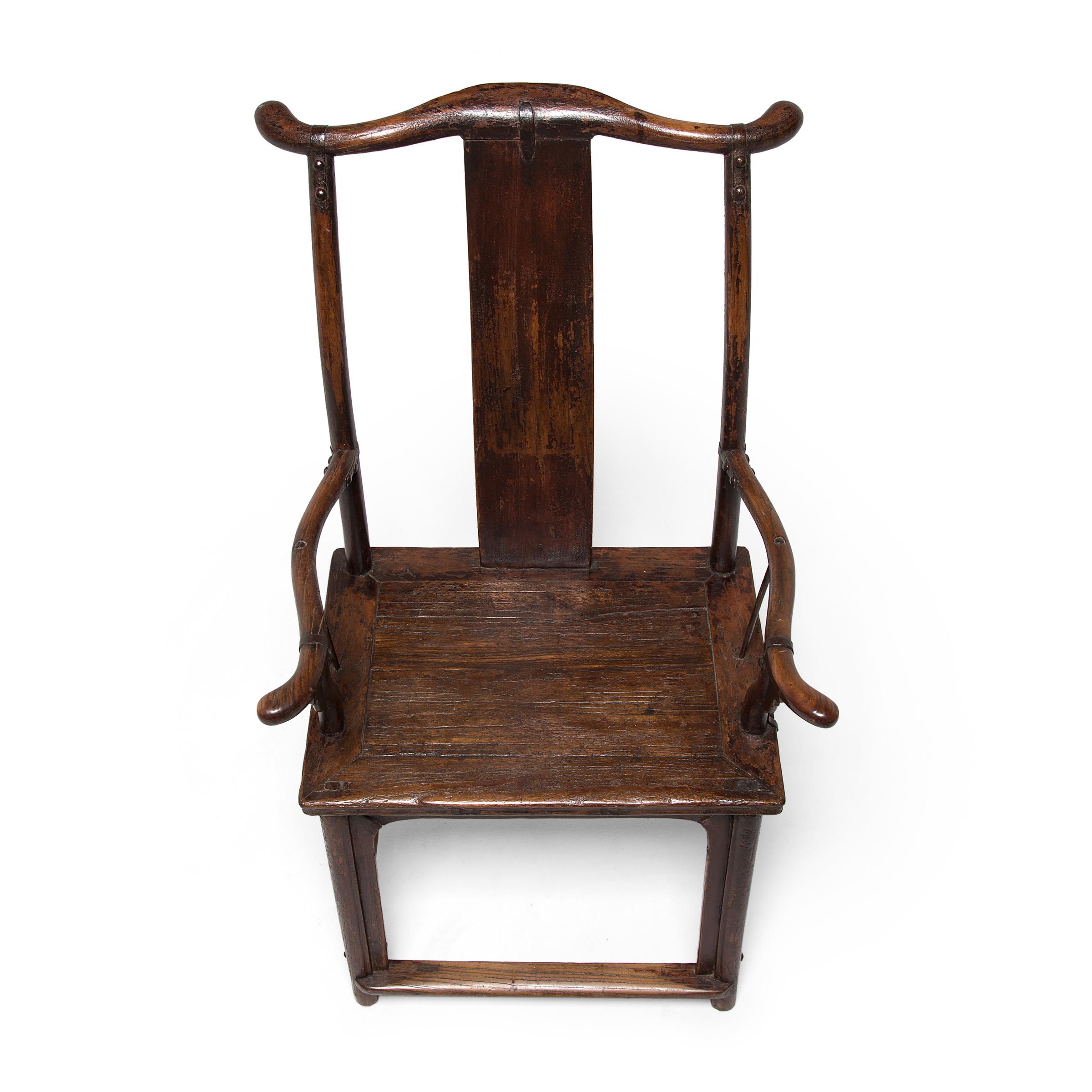 XVIIIe siècle Paire de chaises chinoises à dos d'âne, vers 1750 en vente