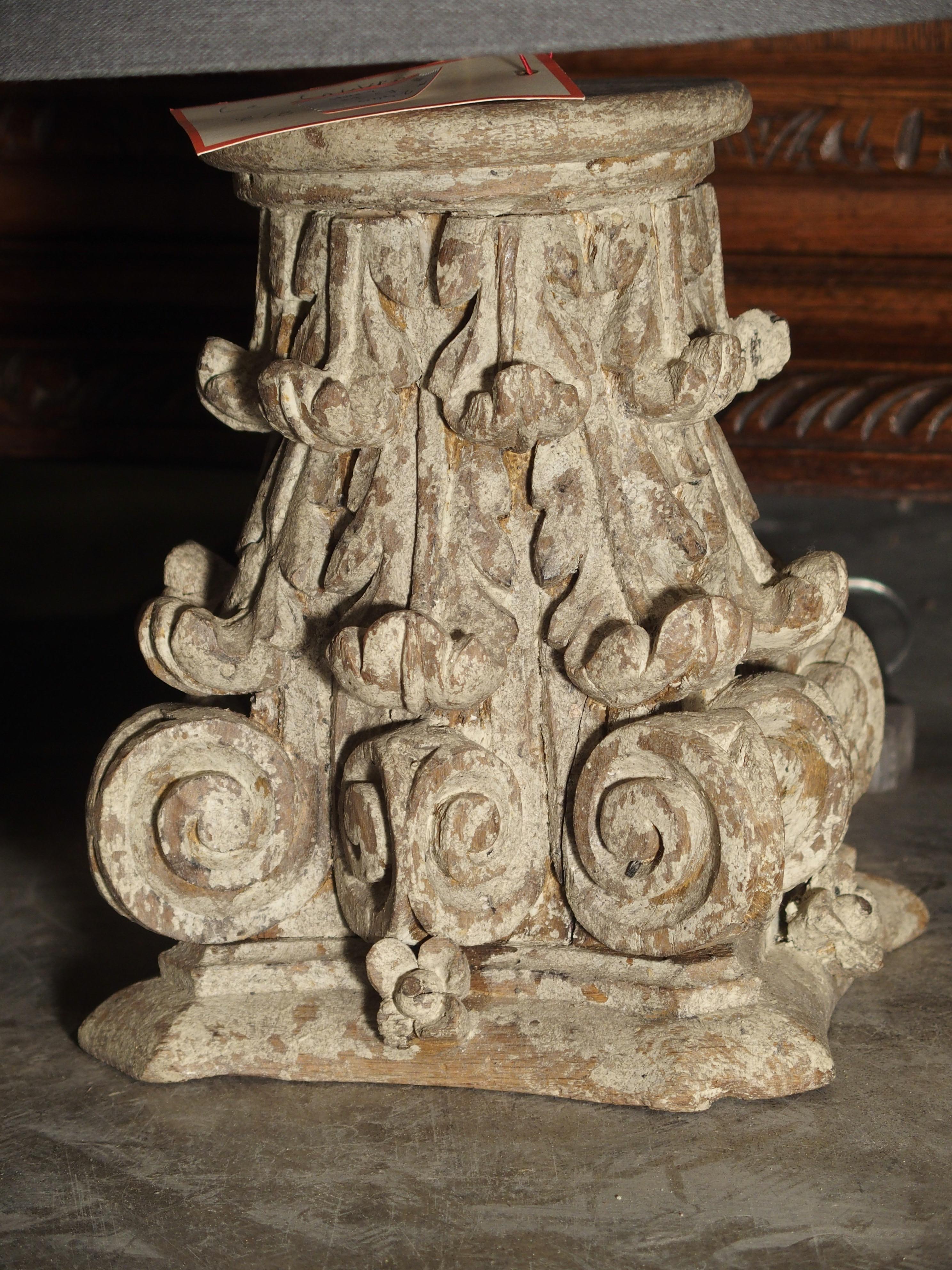 Bois Paire de lampes chapiteaux de colonnes du XVIIIe siècle, France en vente