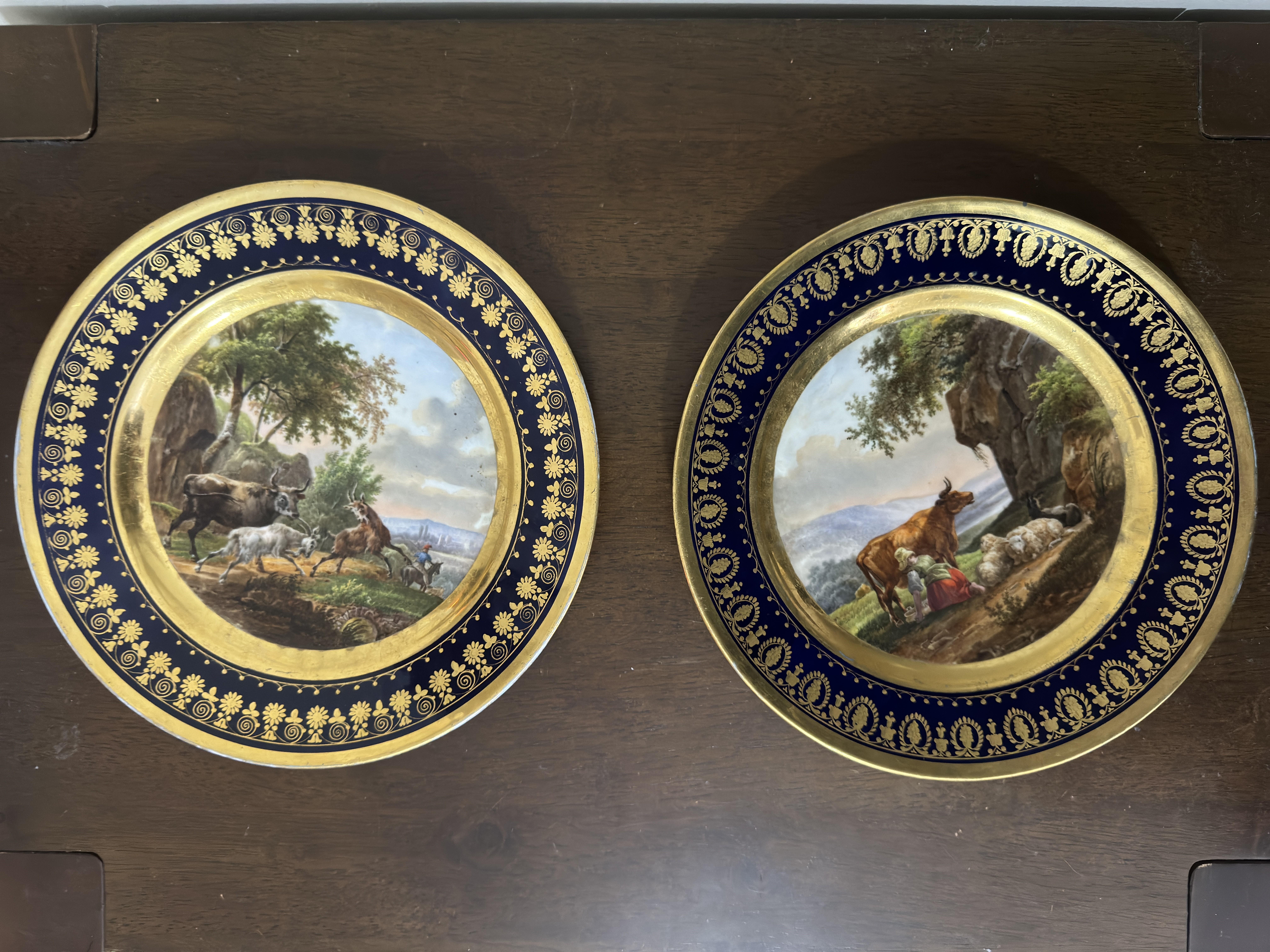 Stile impero Coppia di piatti in porcellana dei fratelli Darte dell'inizio del XIX secolo in vendita
