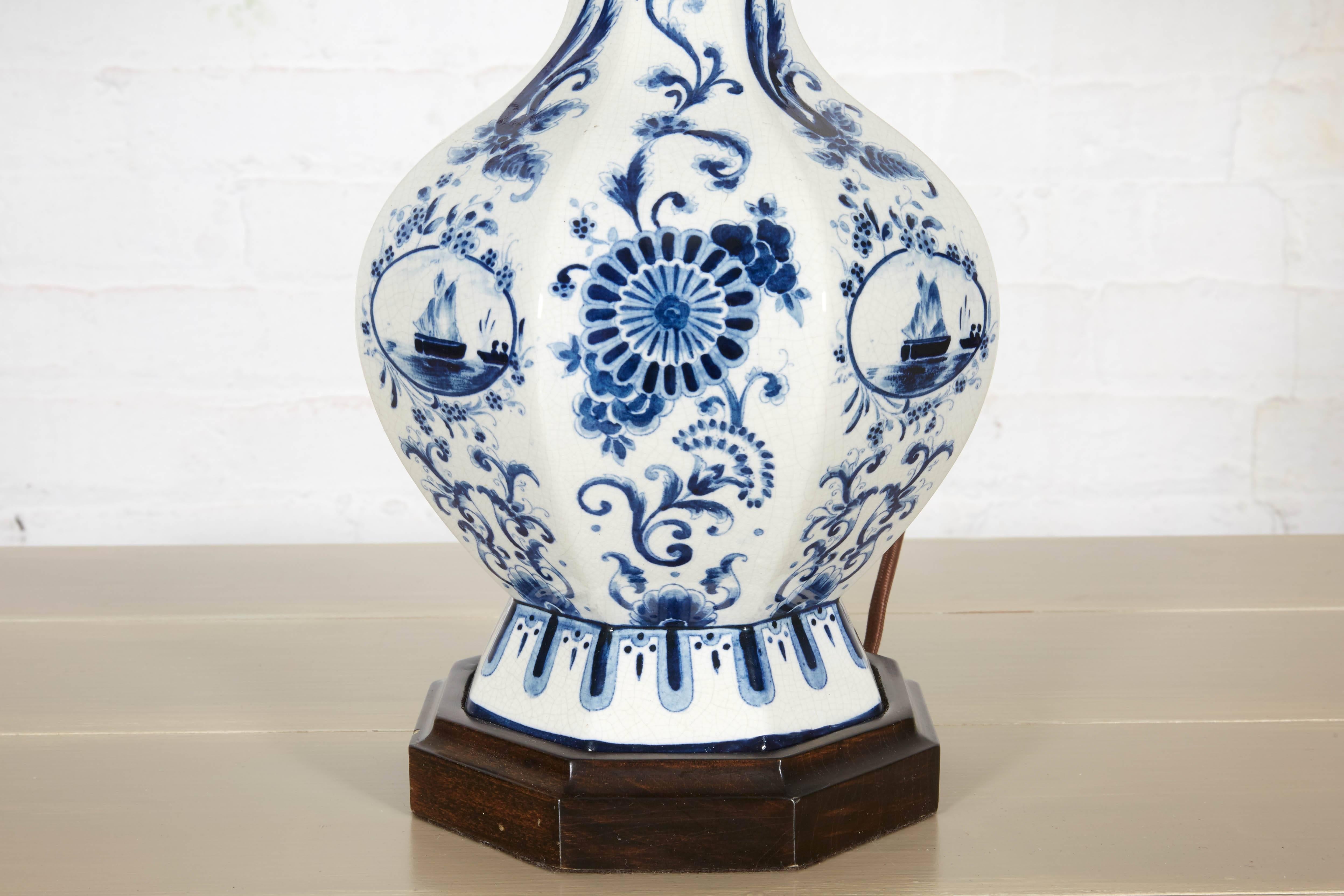 Pair of 18th Century Delft Blue and White Vases Mounted as Lamps In Good Condition In New York, NY