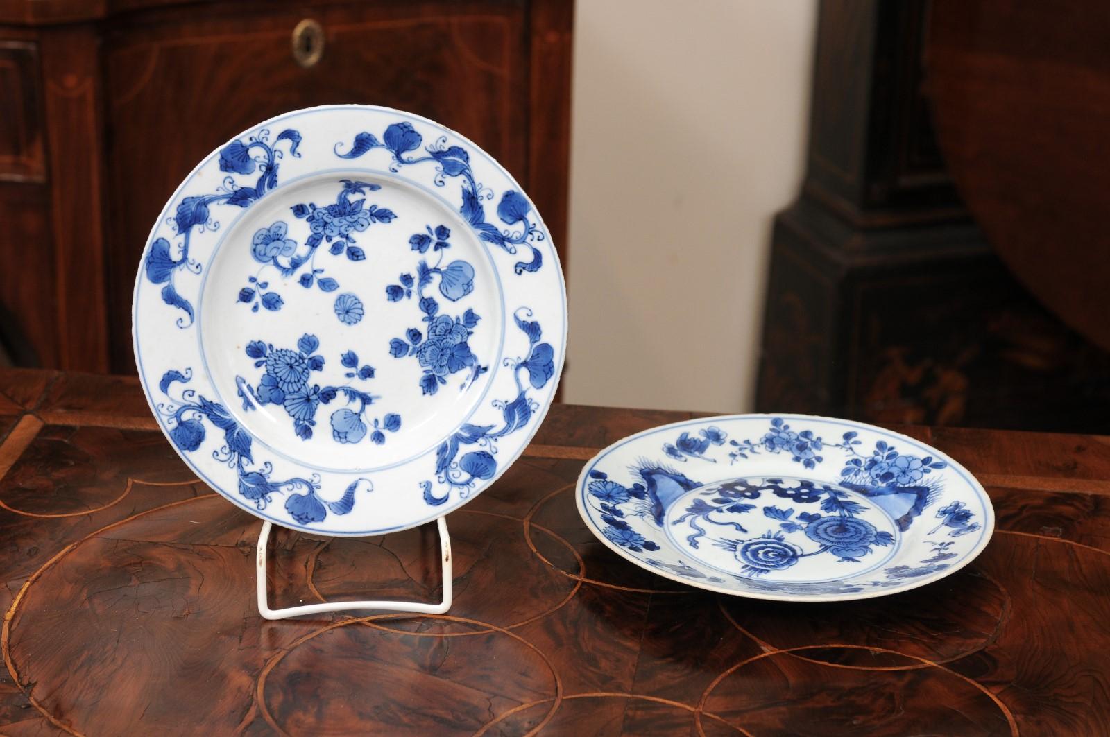 Paire d'assiettes de présentation de Delft bleu et blanc du 18ème siècle, vers 1780 en vente 2