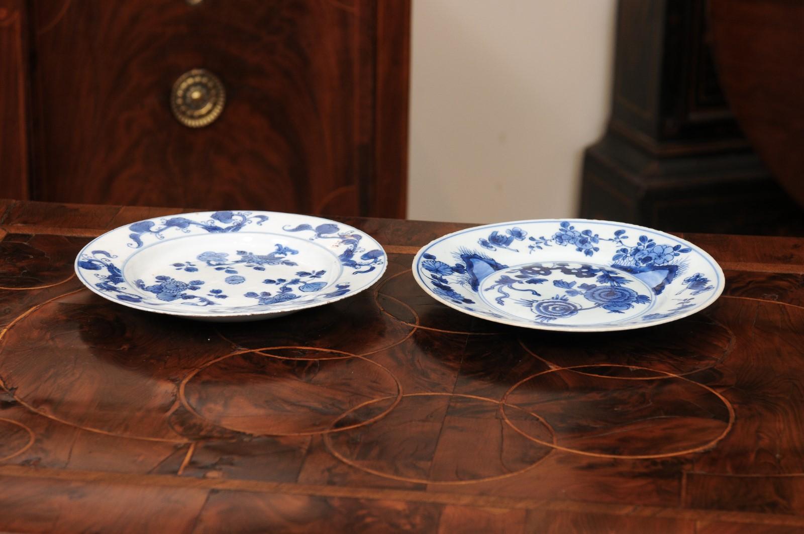 Paire d'assiettes de présentation de Delft bleu et blanc du 18ème siècle, vers 1780 en vente 3