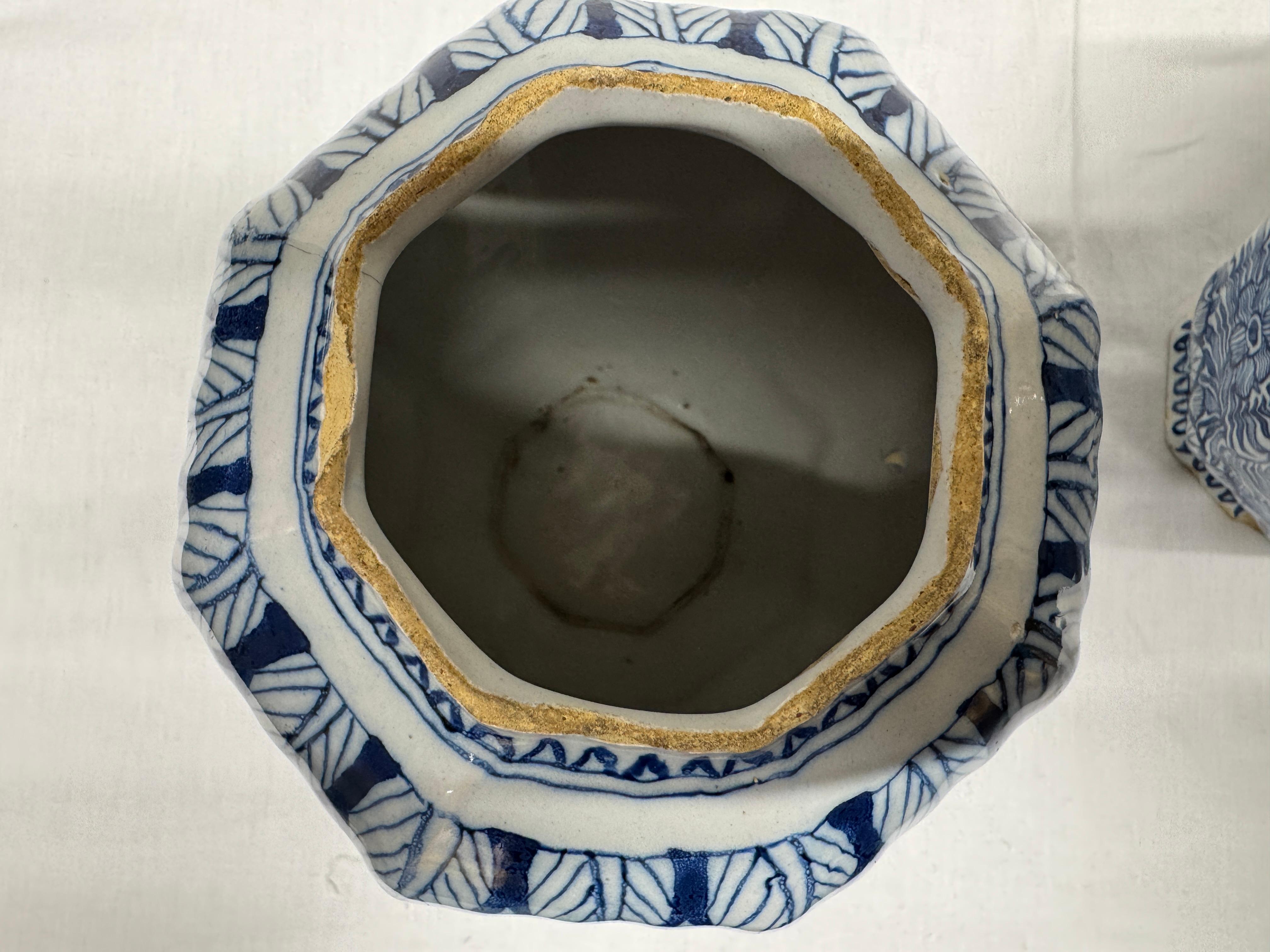 Pareja de tarros de bulbos de Delft del siglo XVIII en venta 7