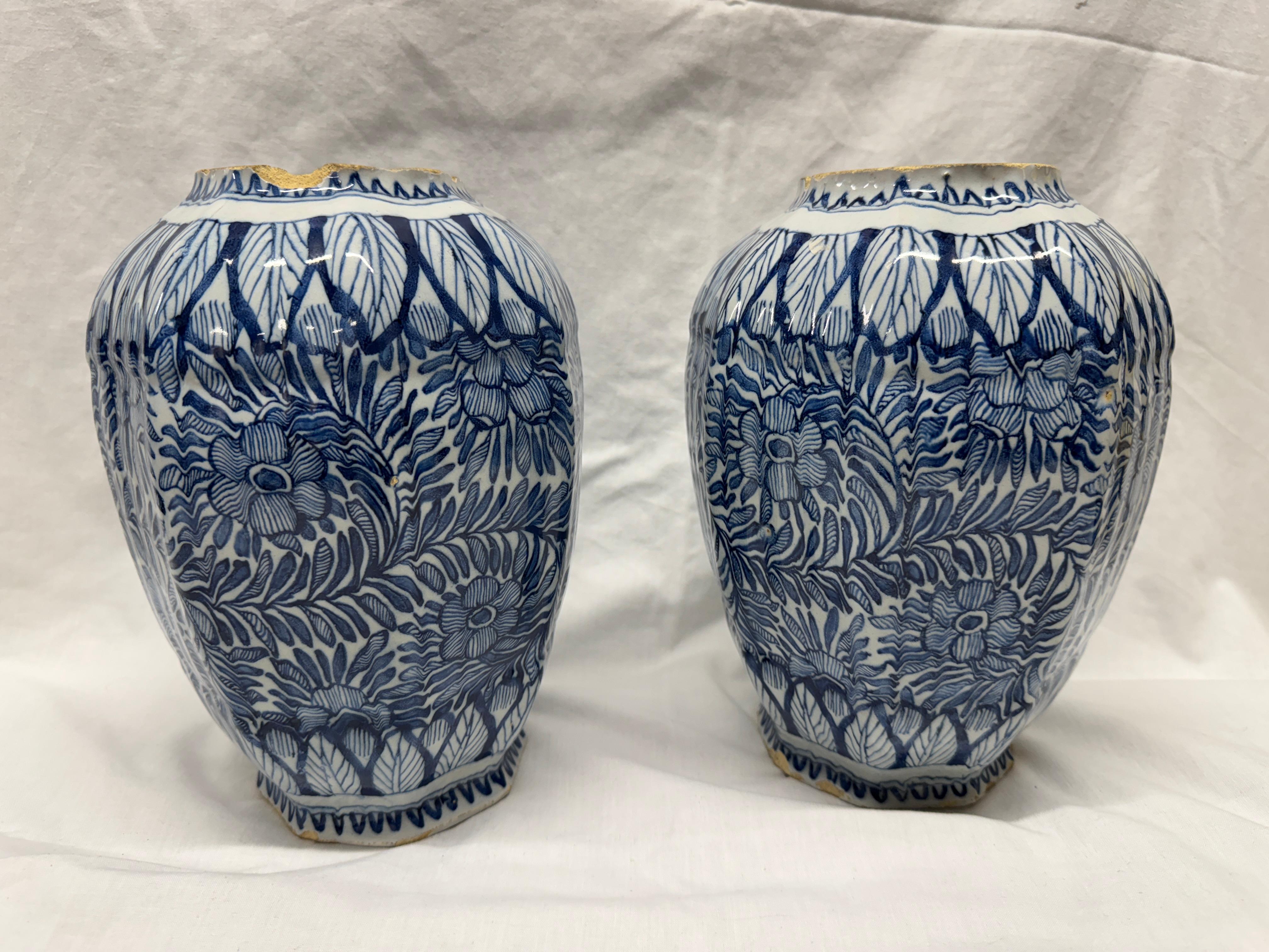 Pareja de tarros de bulbos de Delft del siglo XVIII en Bueno estado para la venta en Basildon, GB