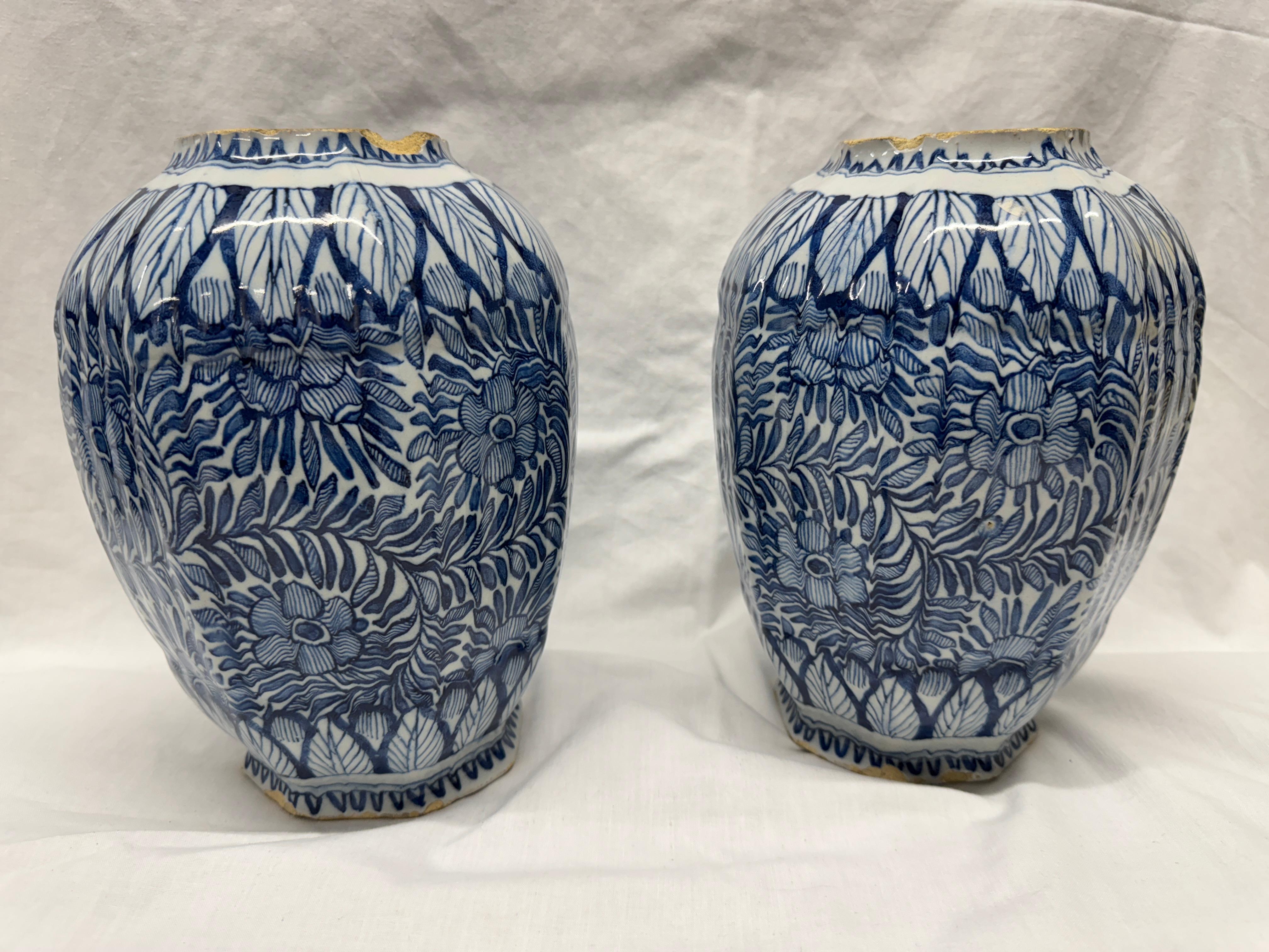 Pareja de tarros de bulbos de Delft del siglo XVIII Cerámico en venta