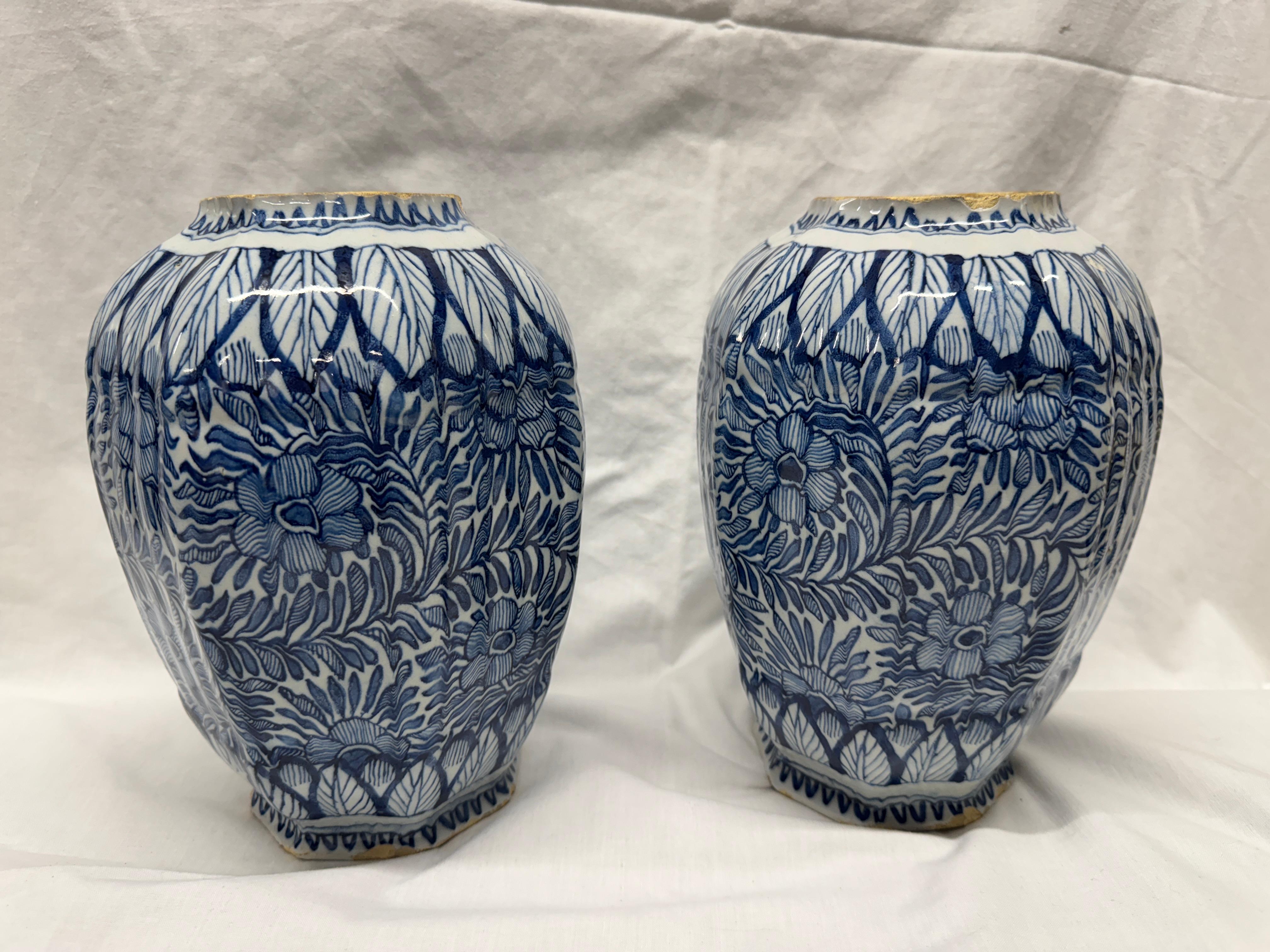 Pareja de tarros de bulbos de Delft del siglo XVIII en venta 1