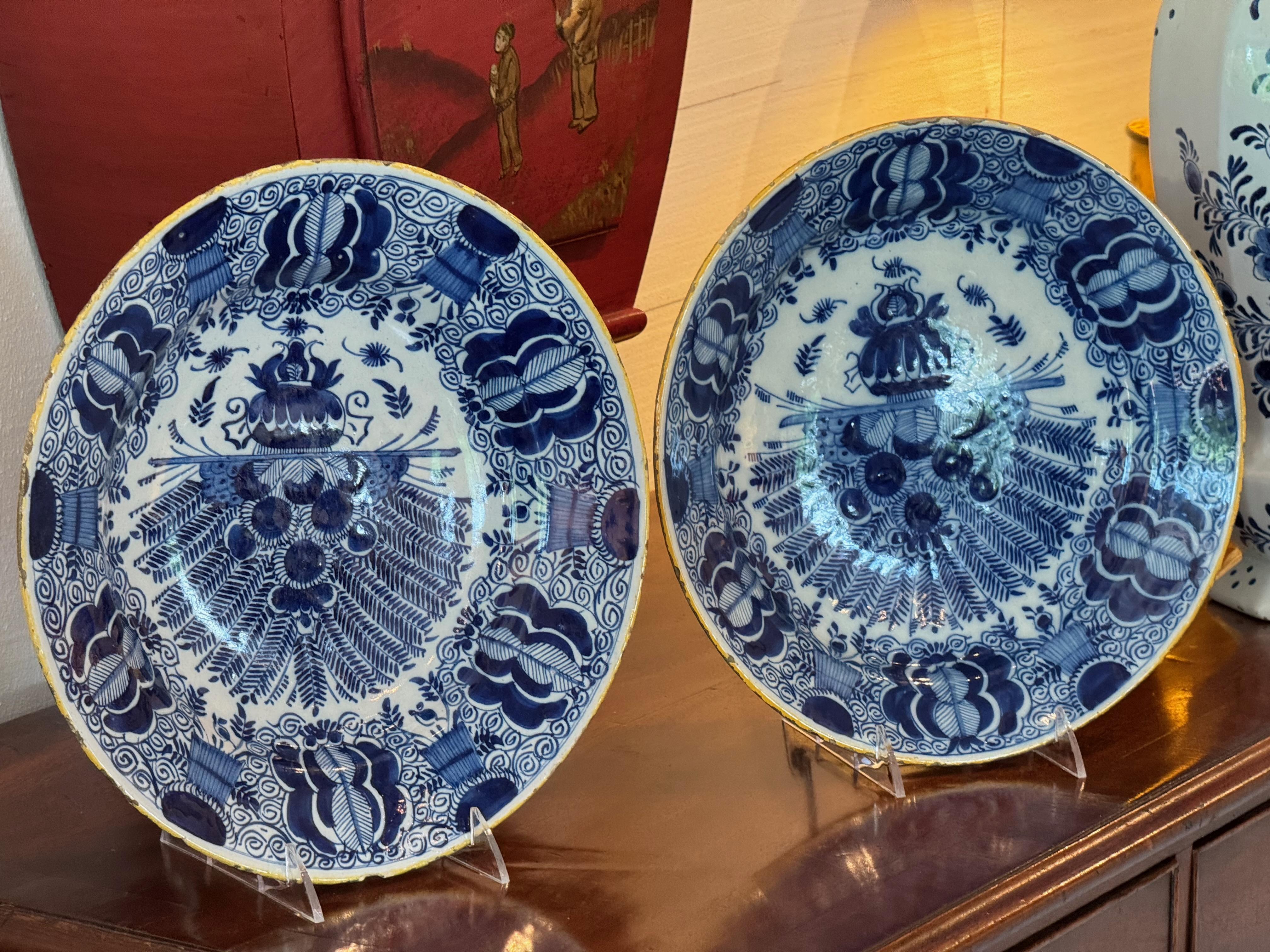 Paire de chargeurs Delft du 18e siècle à décor bleu en vente 4