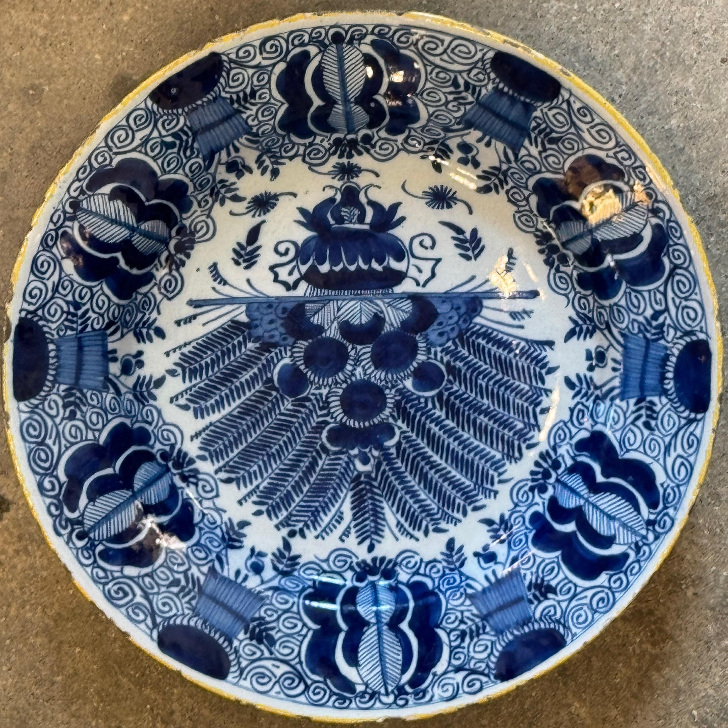 Néerlandais Paire de chargeurs Delft du 18e siècle à décor bleu en vente