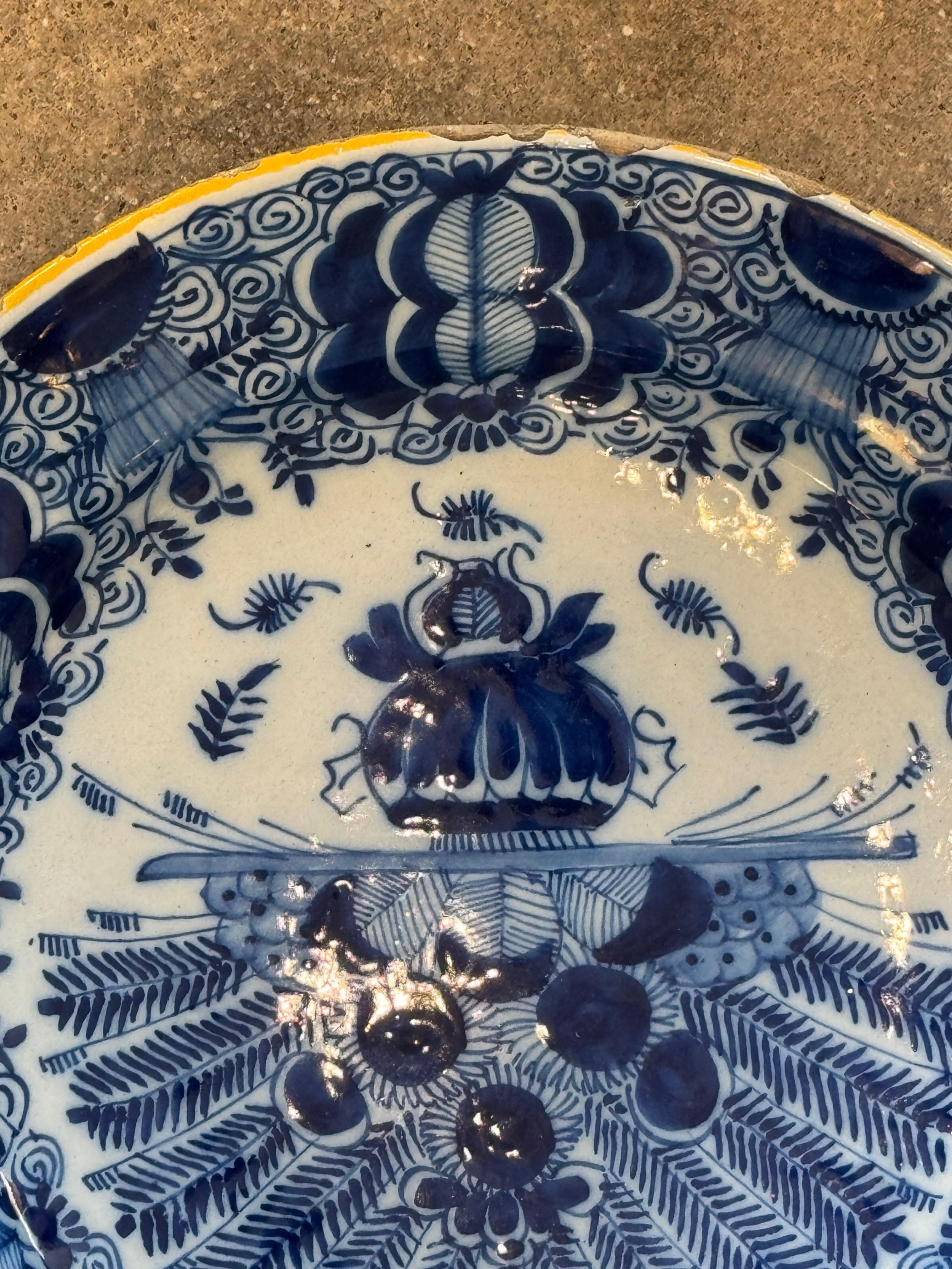 Paire de chargeurs Delft du 18e siècle à décor bleu en vente 2