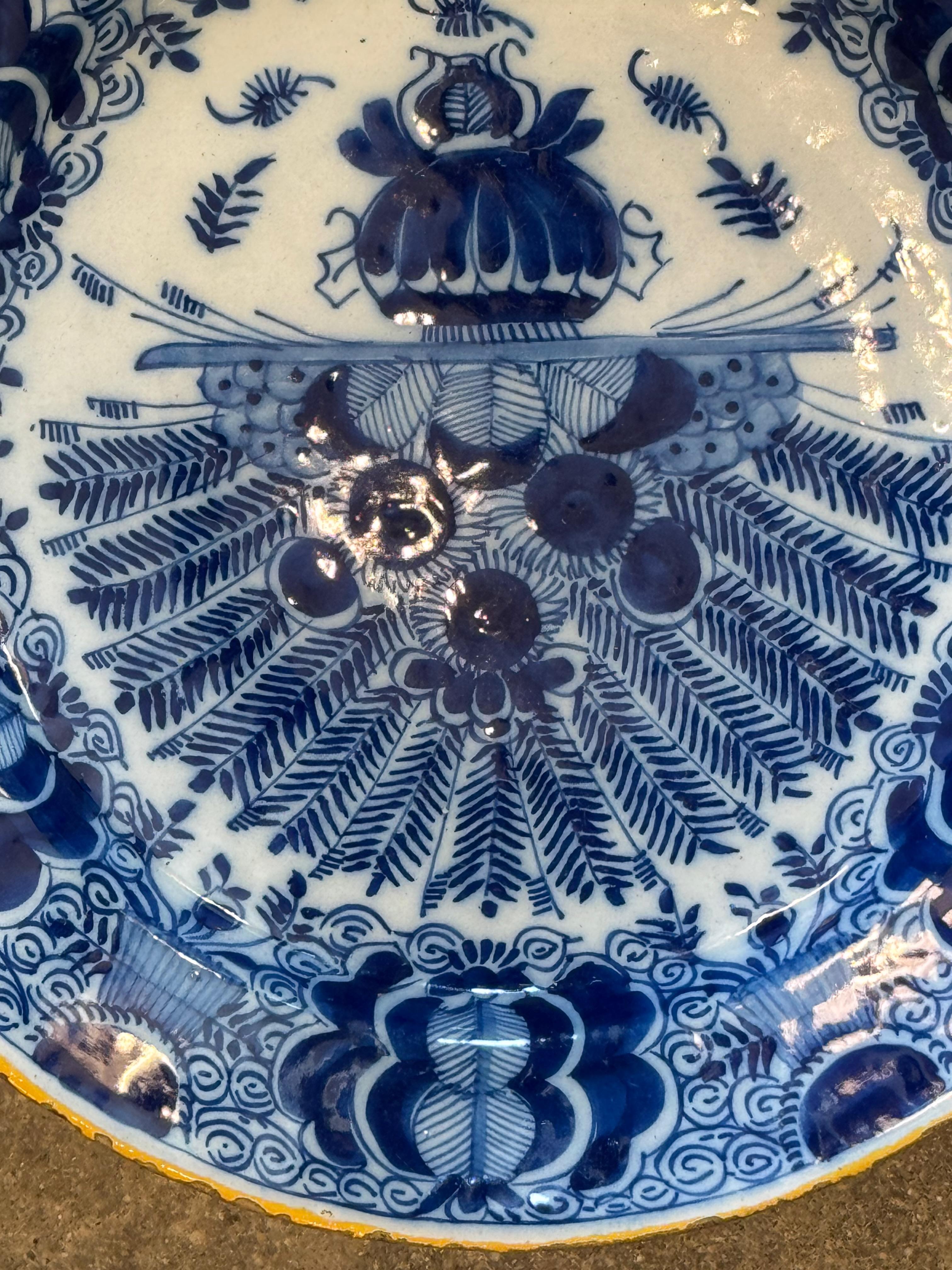 Paire de chargeurs Delft du 18e siècle à décor bleu en vente 3