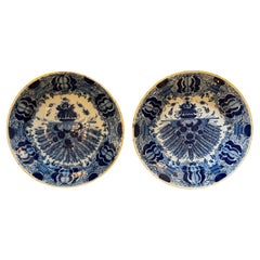 Pareja de Cargadores de Delft del Siglo XVIII con Decoración Azul
