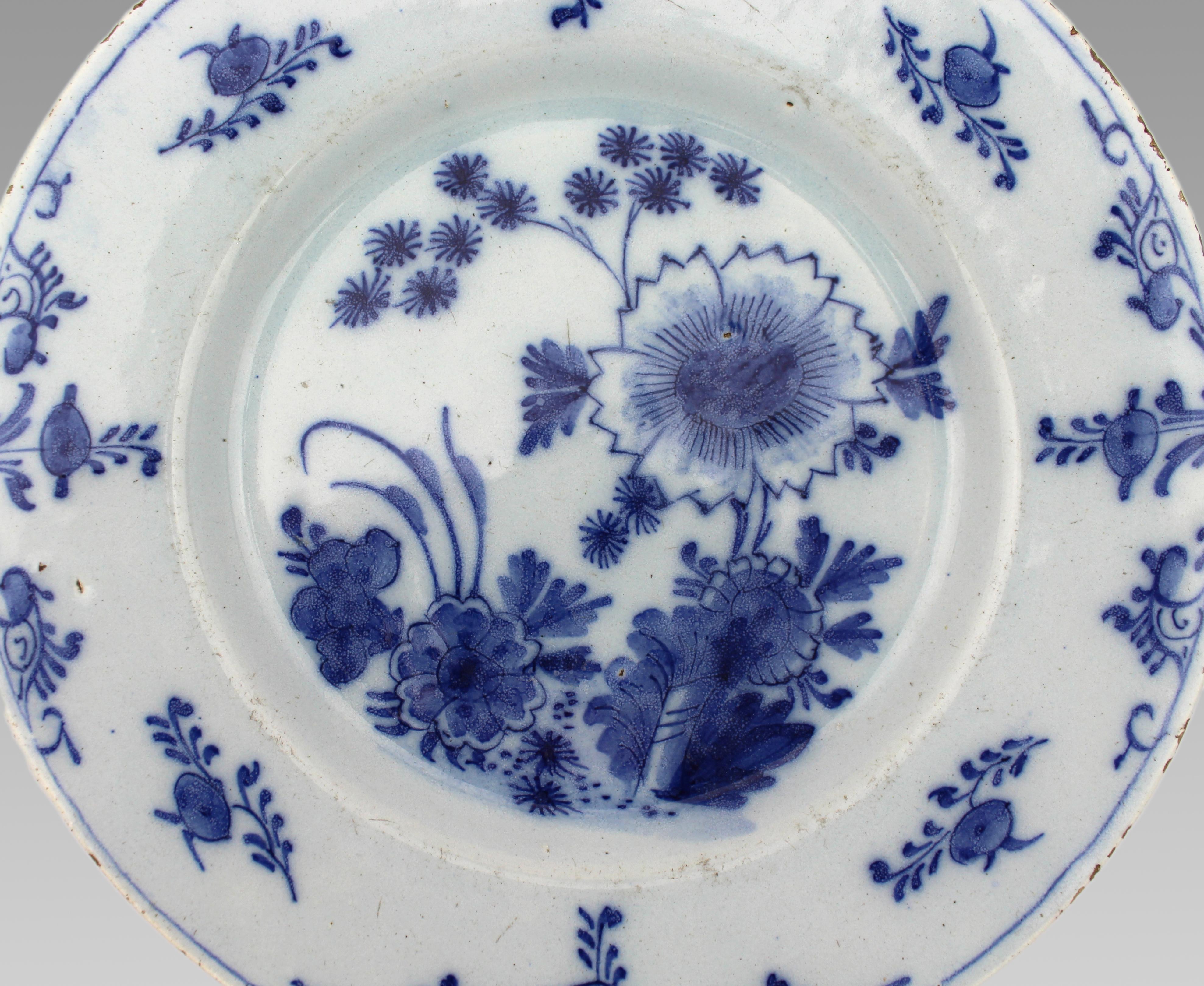 Pair of 18th Century Delft Plates – Chinoiserie & Floral Designs For Sale 3