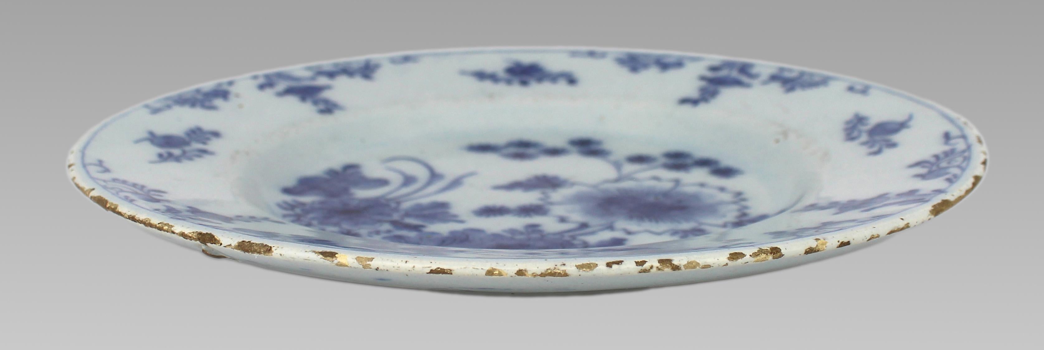 Pair of 18th Century Delft Plates – Chinoiserie & Floral Designs For Sale 4