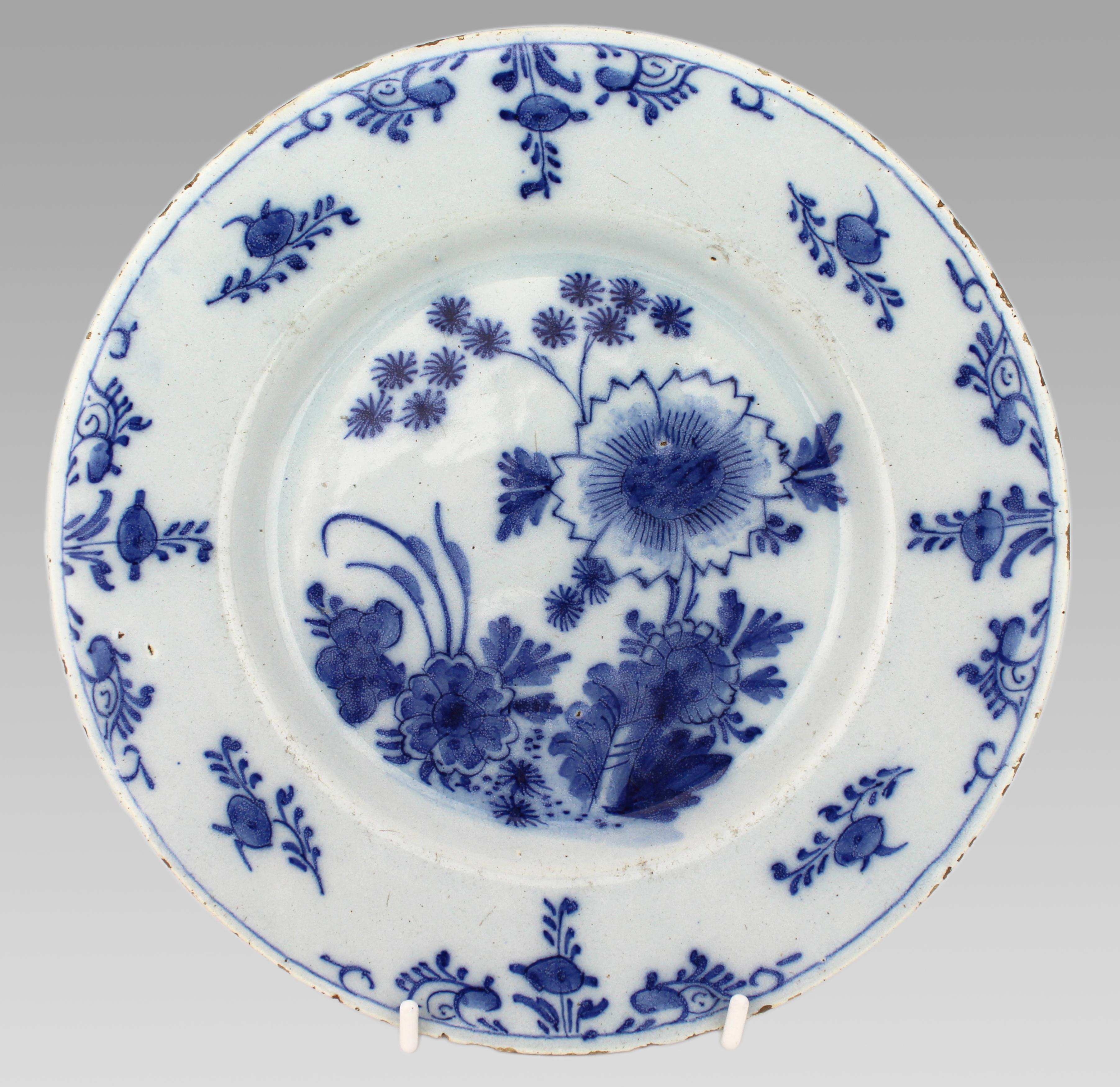 Pair of 18th Century Delft Plates – Chinoiserie & Floral Designs For Sale 1