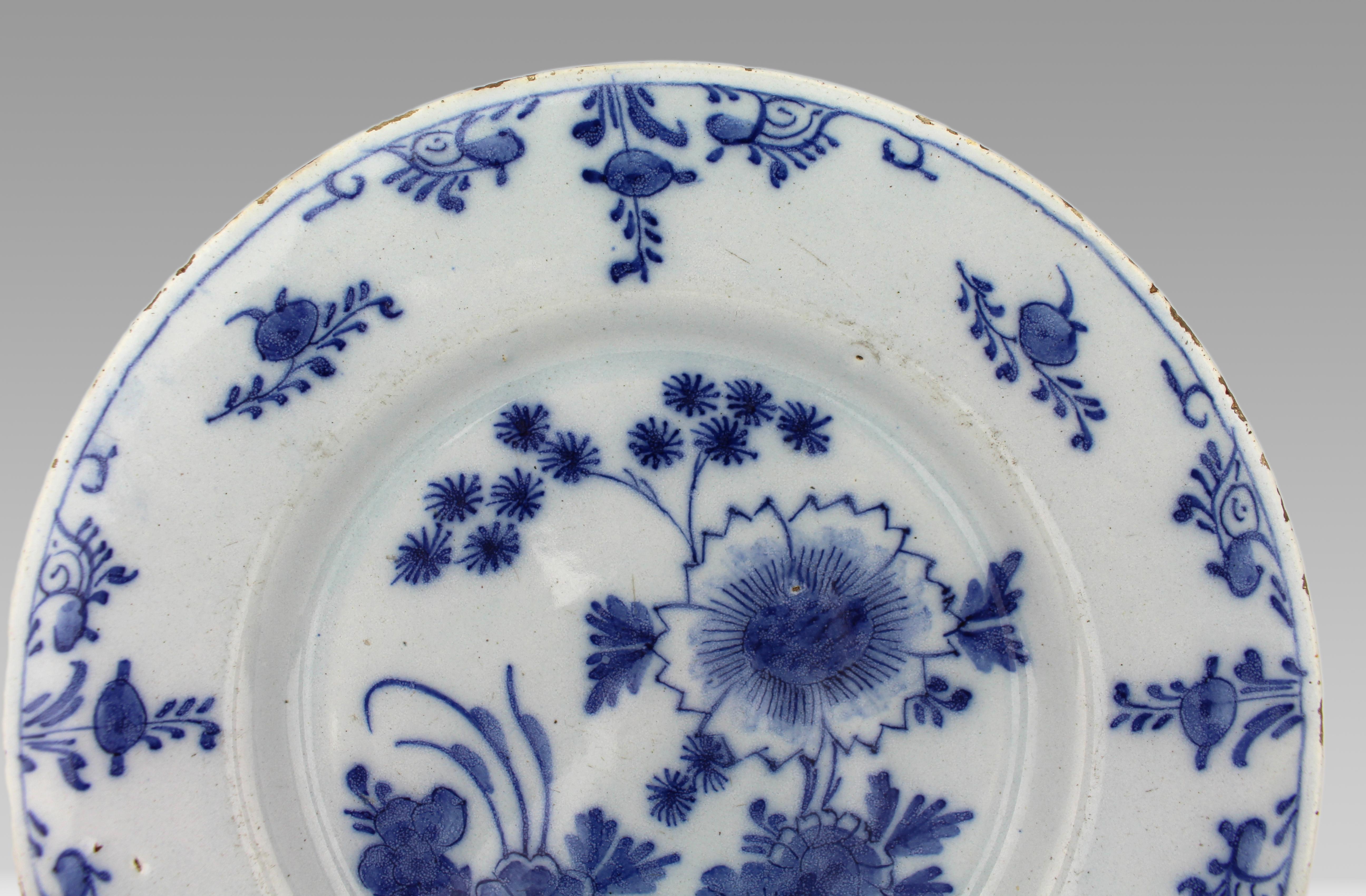 Pair of 18th Century Delft Plates – Chinoiserie & Floral Designs For Sale 2