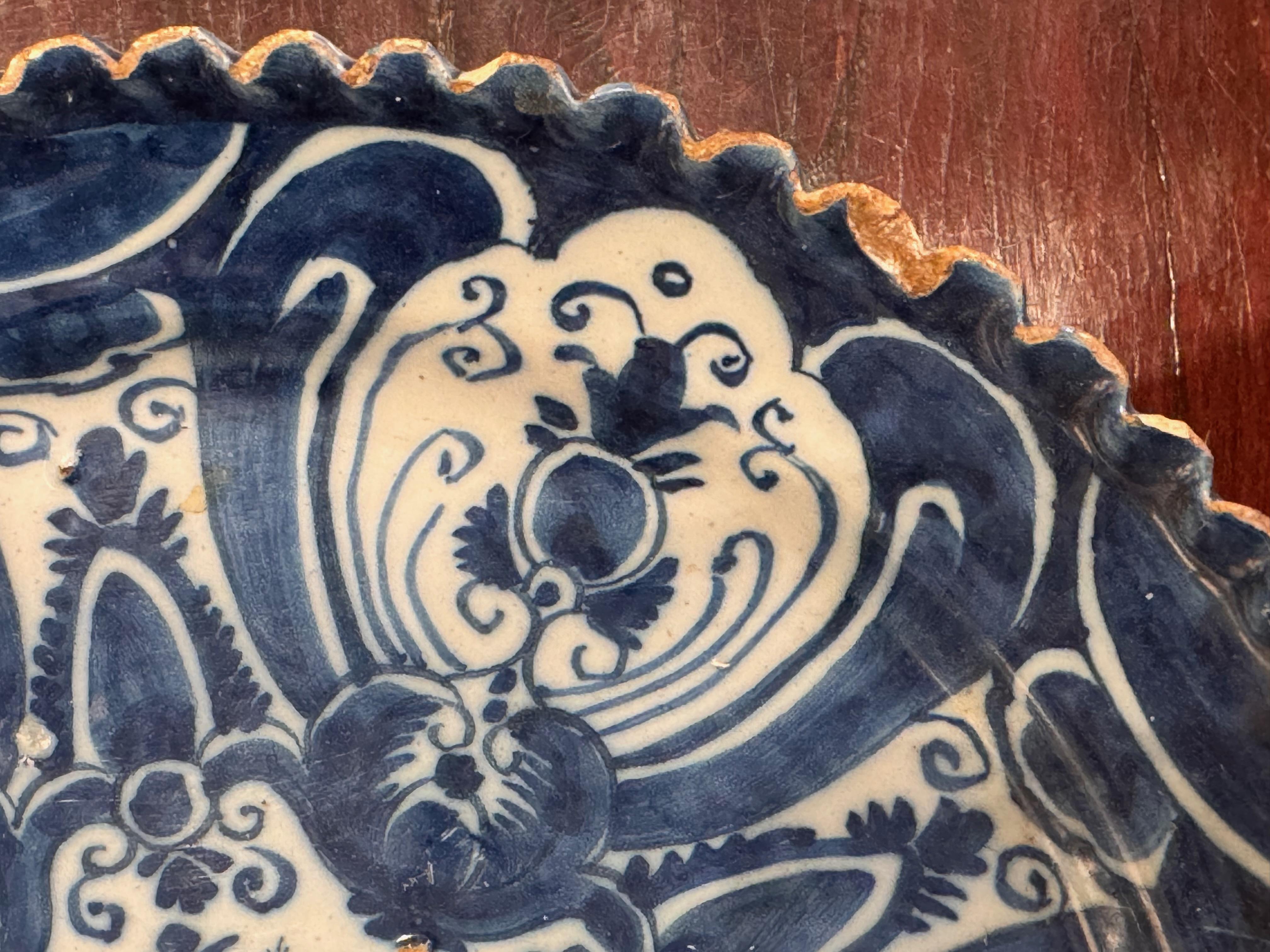 Pareja de platos de Delft del siglo XVIII en venta 4