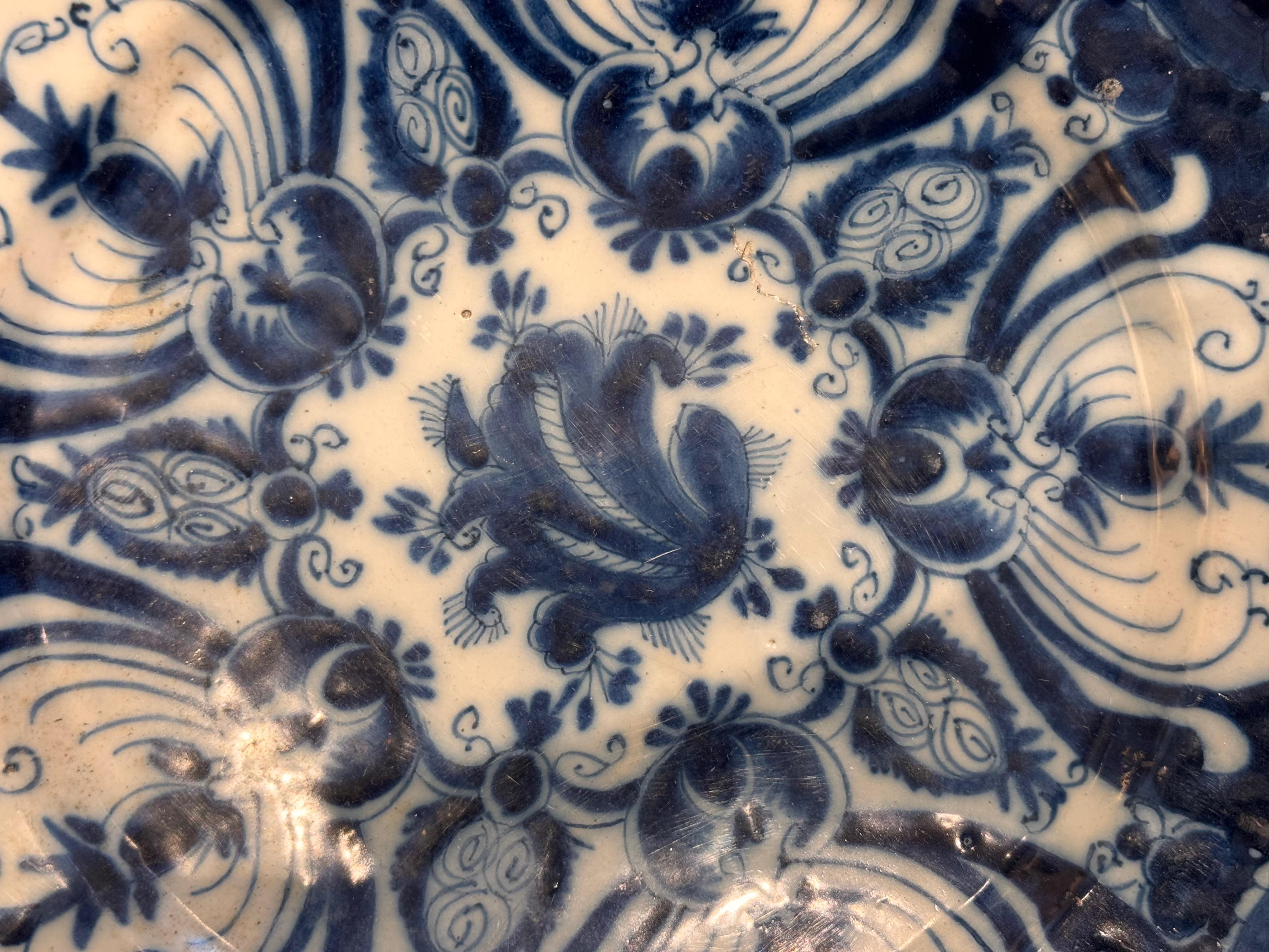 Pareja de platos de Delft del siglo XVIII en Bueno estado para la venta en Charlottesville, VA