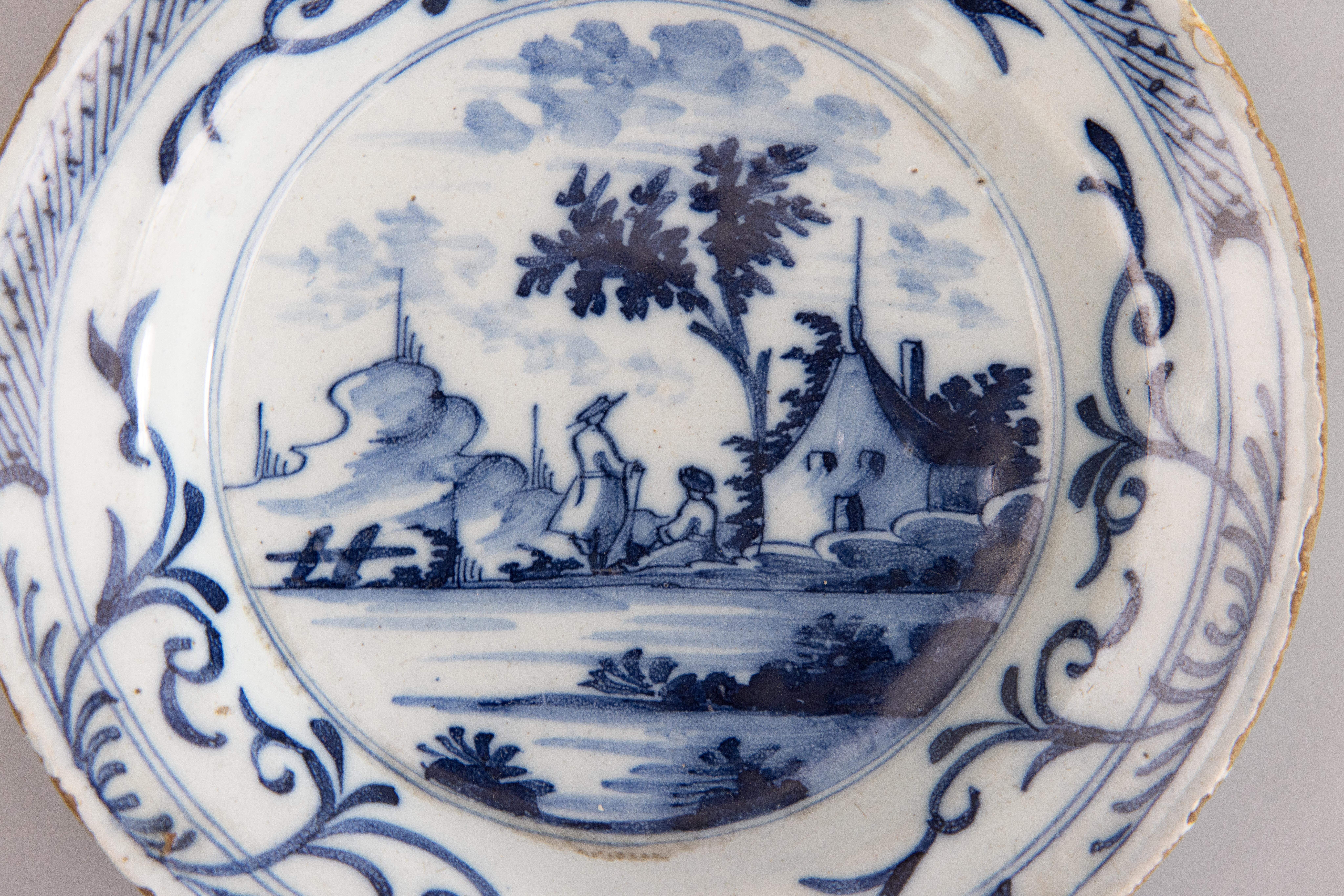 Hand-Painted Pair of 18th Century Diminutive Dutch Delft Faience Chinoiserie Plates For Sale