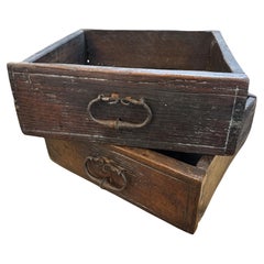 Paire de tiroirs du 18ème siècle avec poignées métalliques en fer forgé d'origine