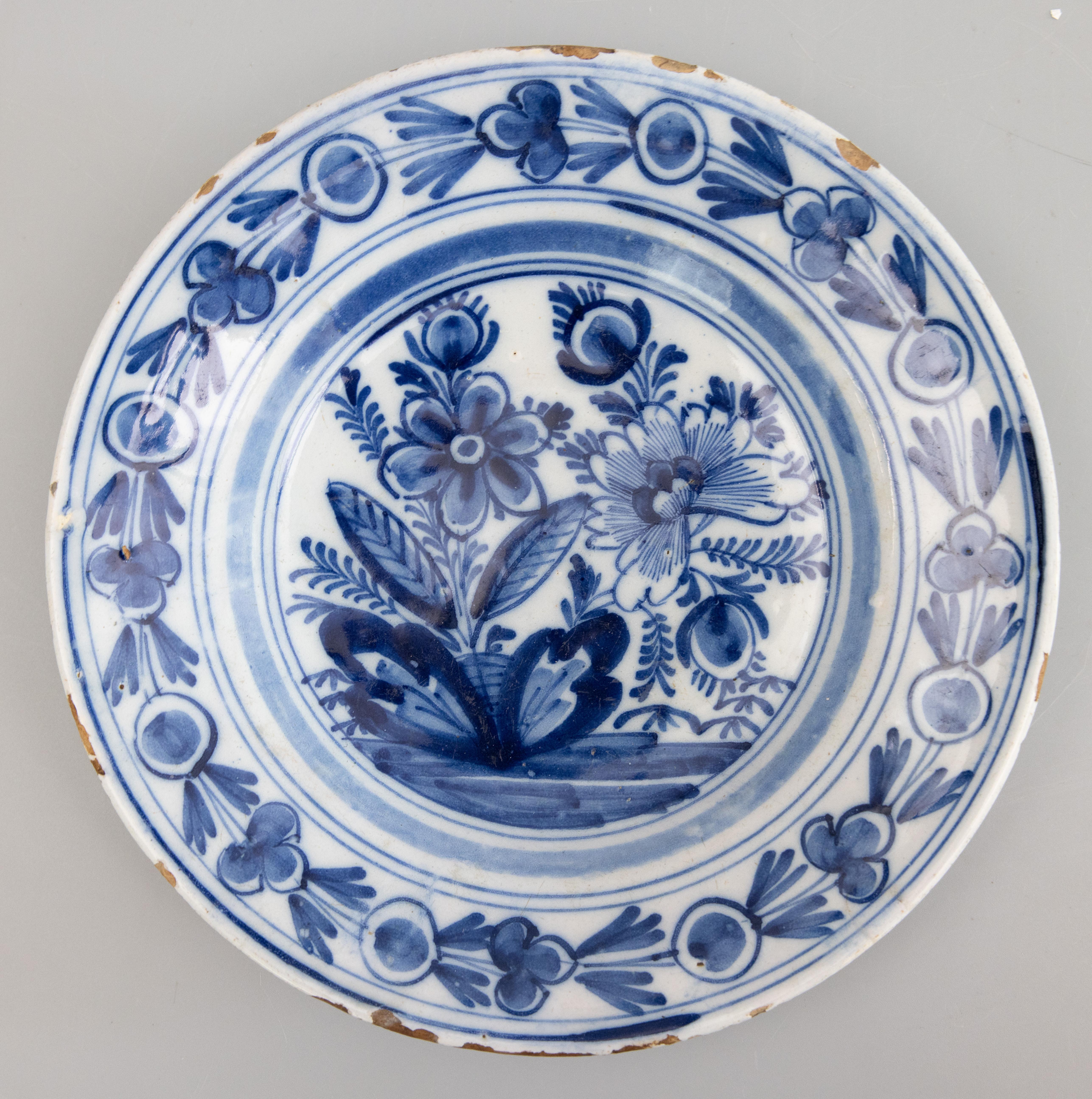 Pair of 18th Century Dutch Delft Faience Floral Plates For Sale 2