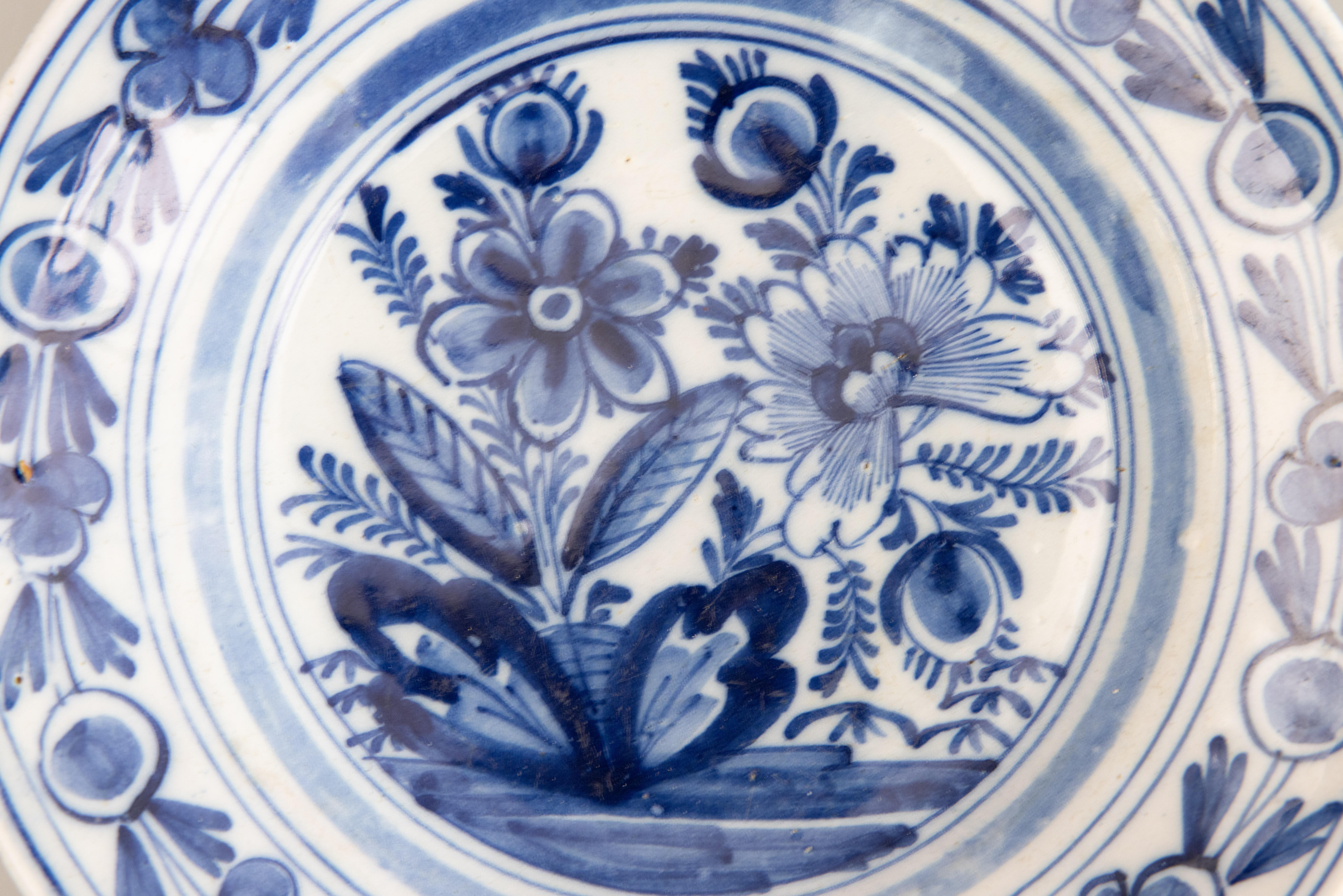 Pair of 18th Century Dutch Delft Faience Floral Plates For Sale 3