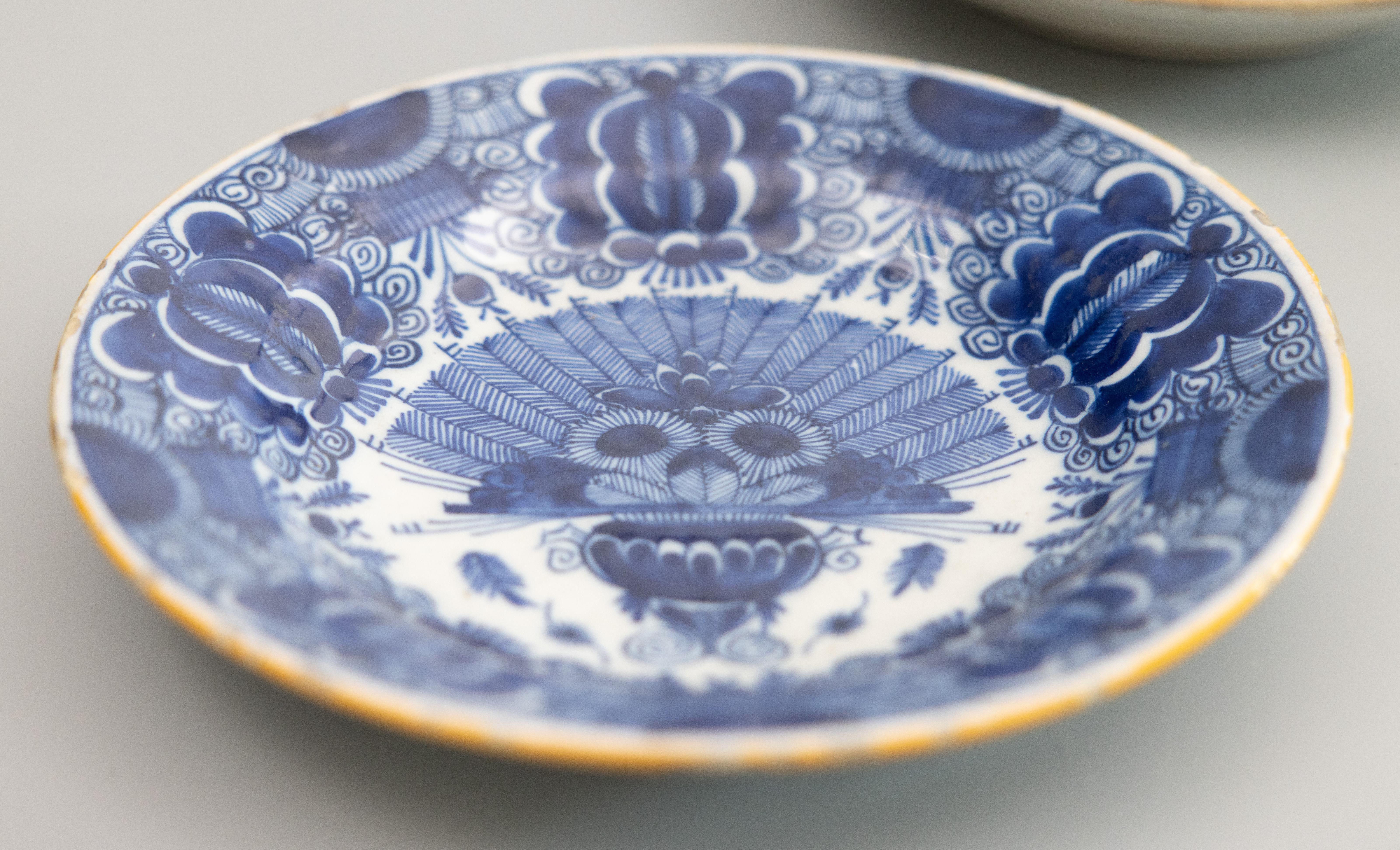 Pair of 18th Century Dutch Delft Faience Peacock Plates For Sale 7