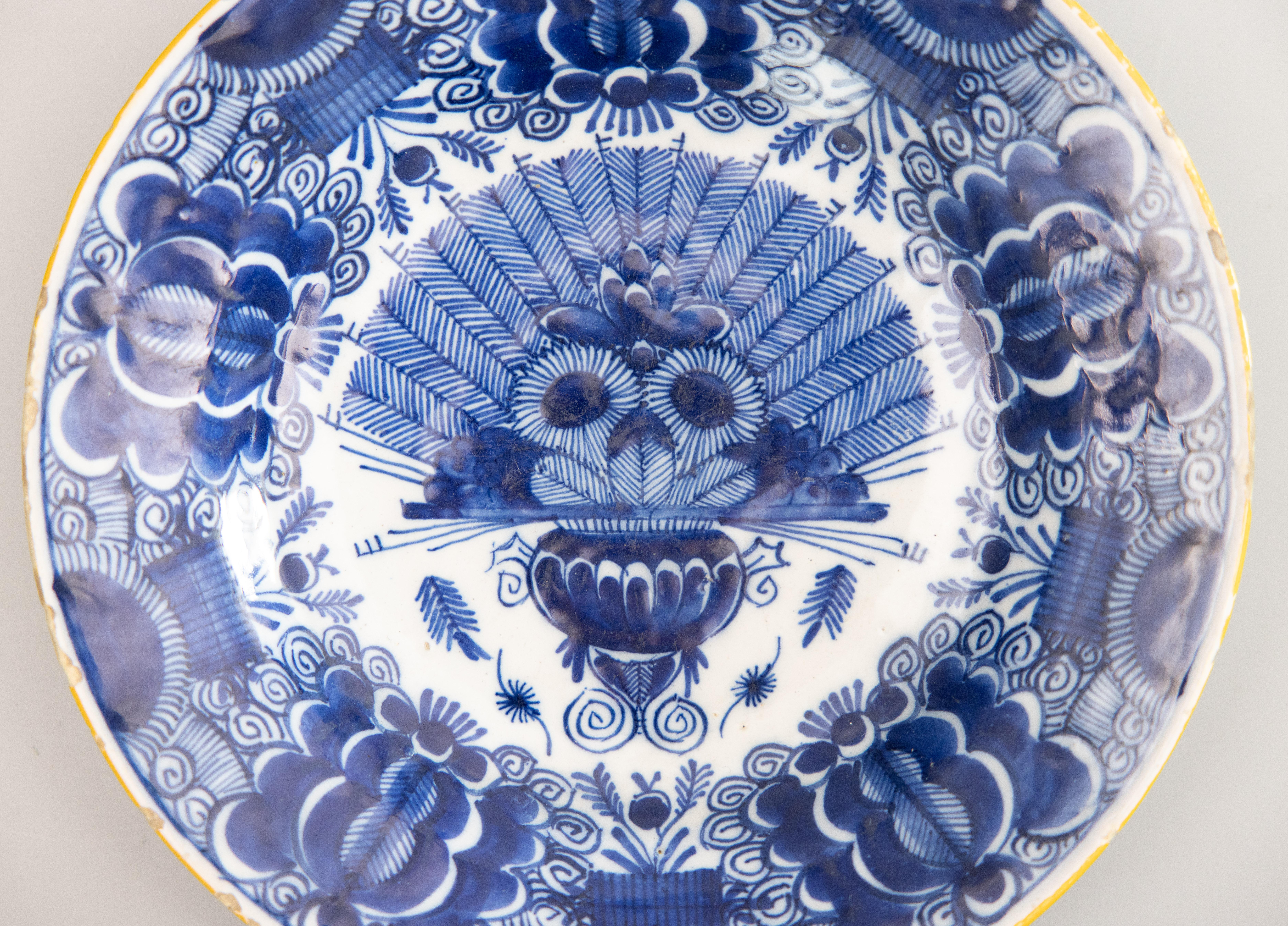 Pair of 18th Century Dutch Delft Faience Peacock Plates In Good Condition For Sale In Pearland, TX