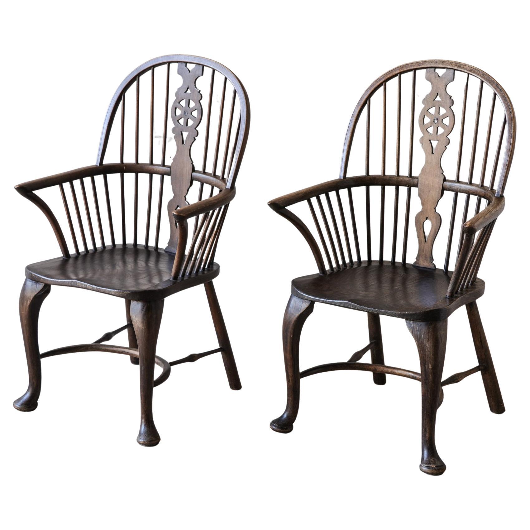 Pair of 18th-Century Elm Windsor Armchairs with Cabriole Legs