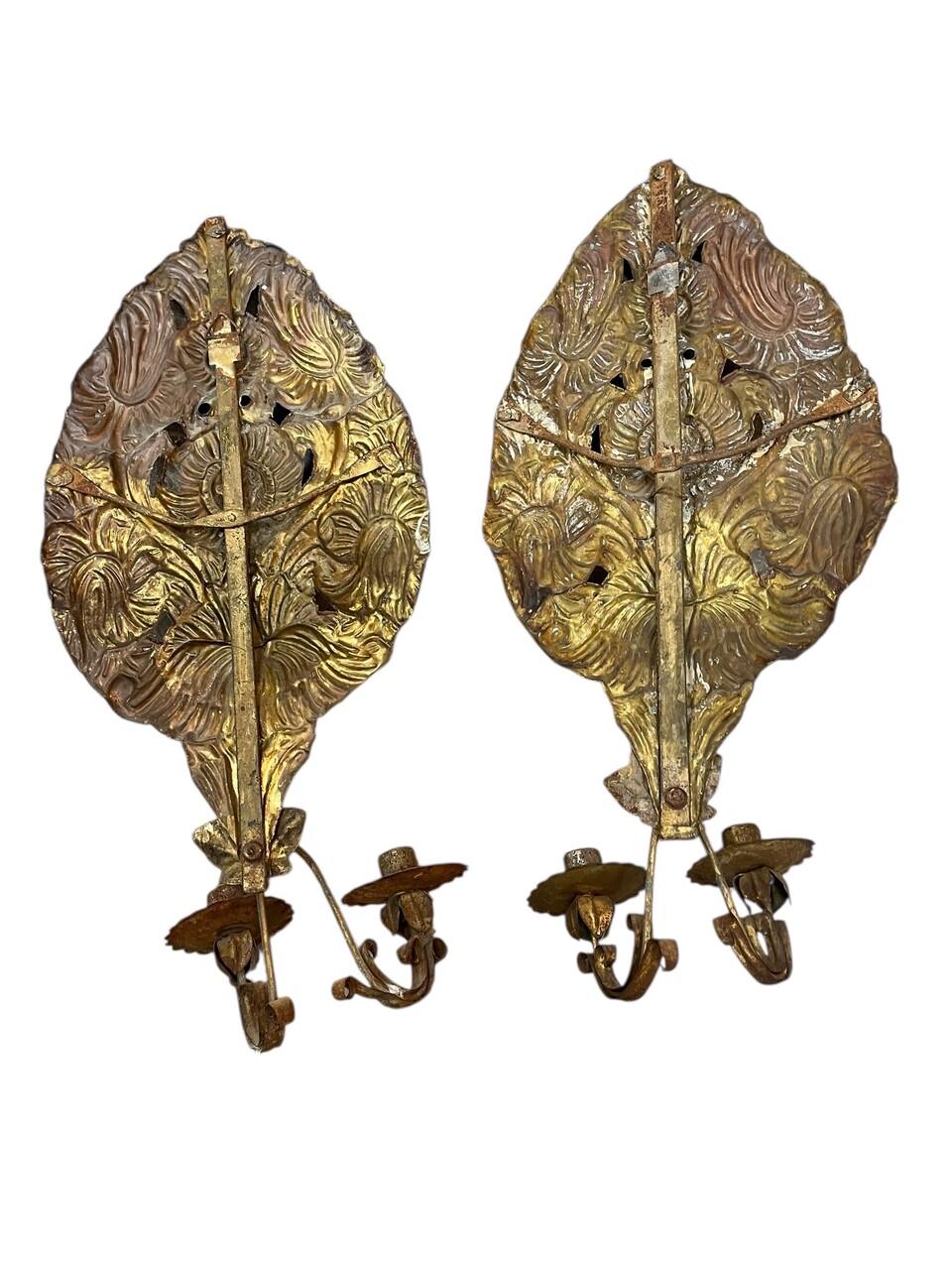 Pair of 18th Century Embossed Copper Sconces In Good Condition For Sale In Houston, TX