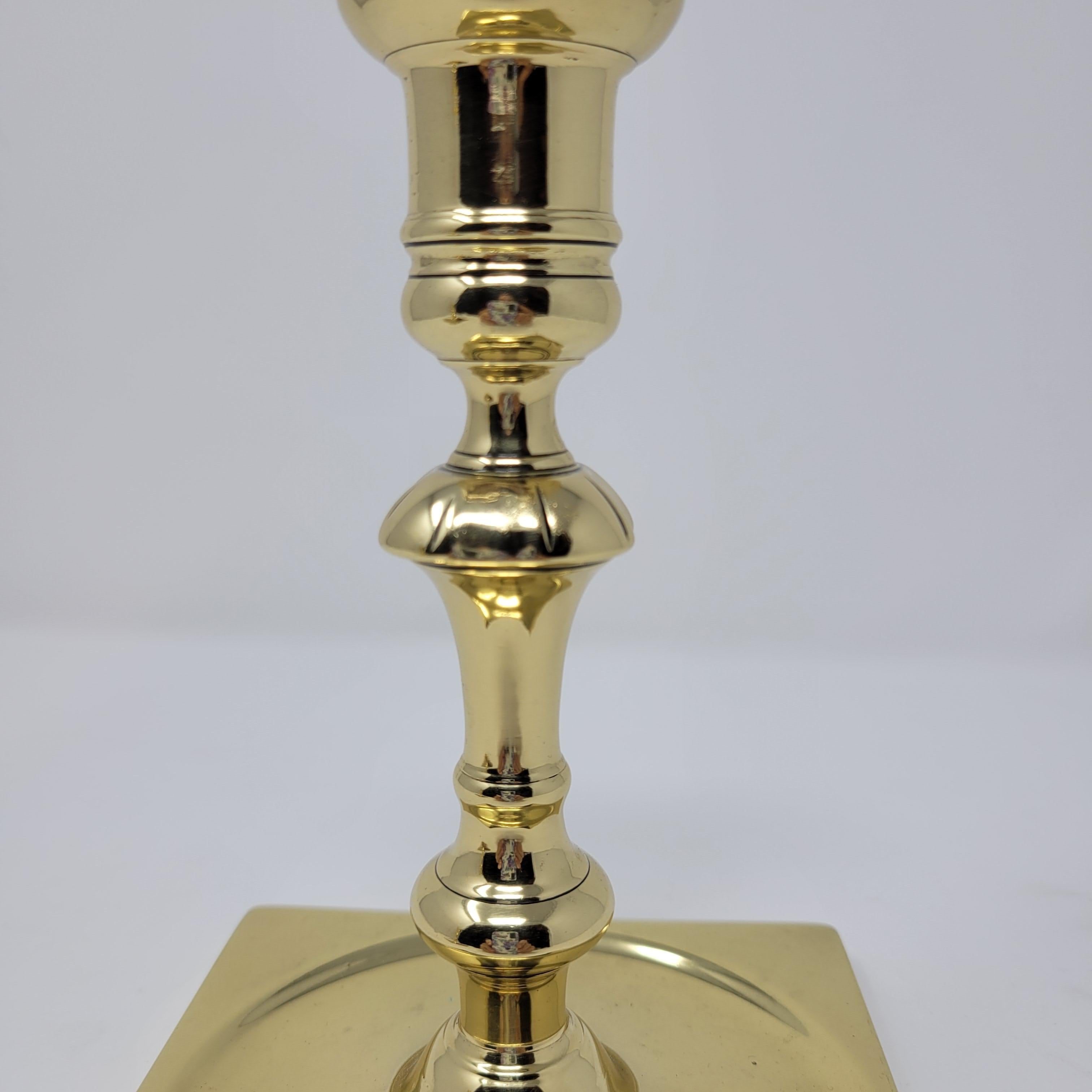 Pair of 18th Century English Brass Candlesticks In Good Condition For Sale In New Orleans, LA