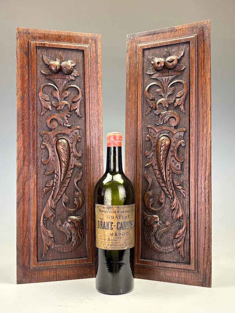 Paar englische geschnitzte Eichenpaneele aus dem 18. Jahrhundert mit mystischen Delphinen (Britisch) im Angebot