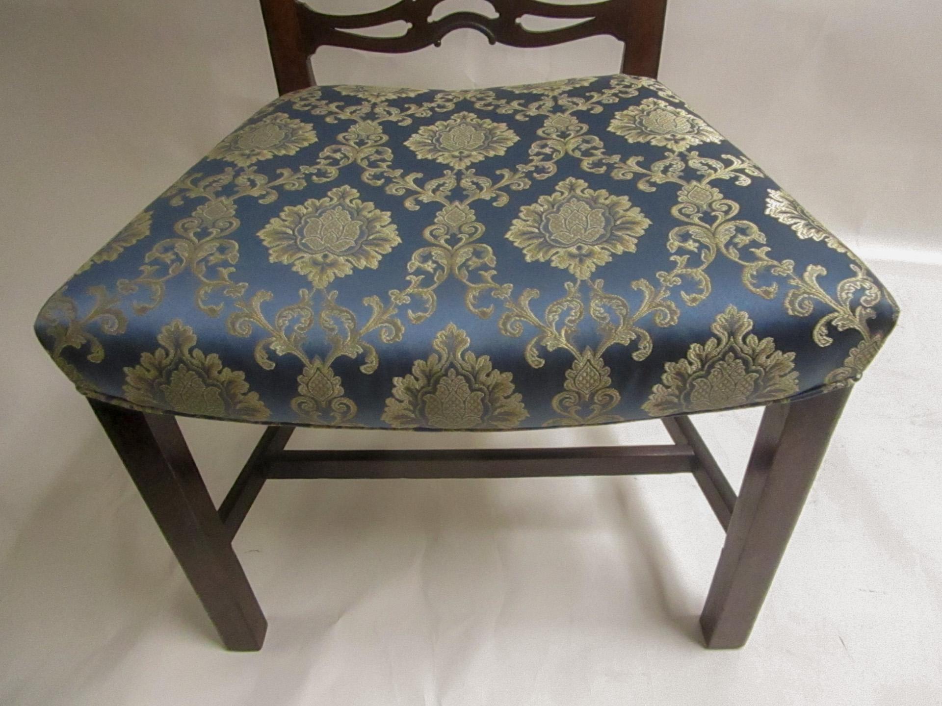 Acajou Paire de chaises d'appoint Chippendale anglaises du XVIIIe siècle du XVIIIe siècle en vente