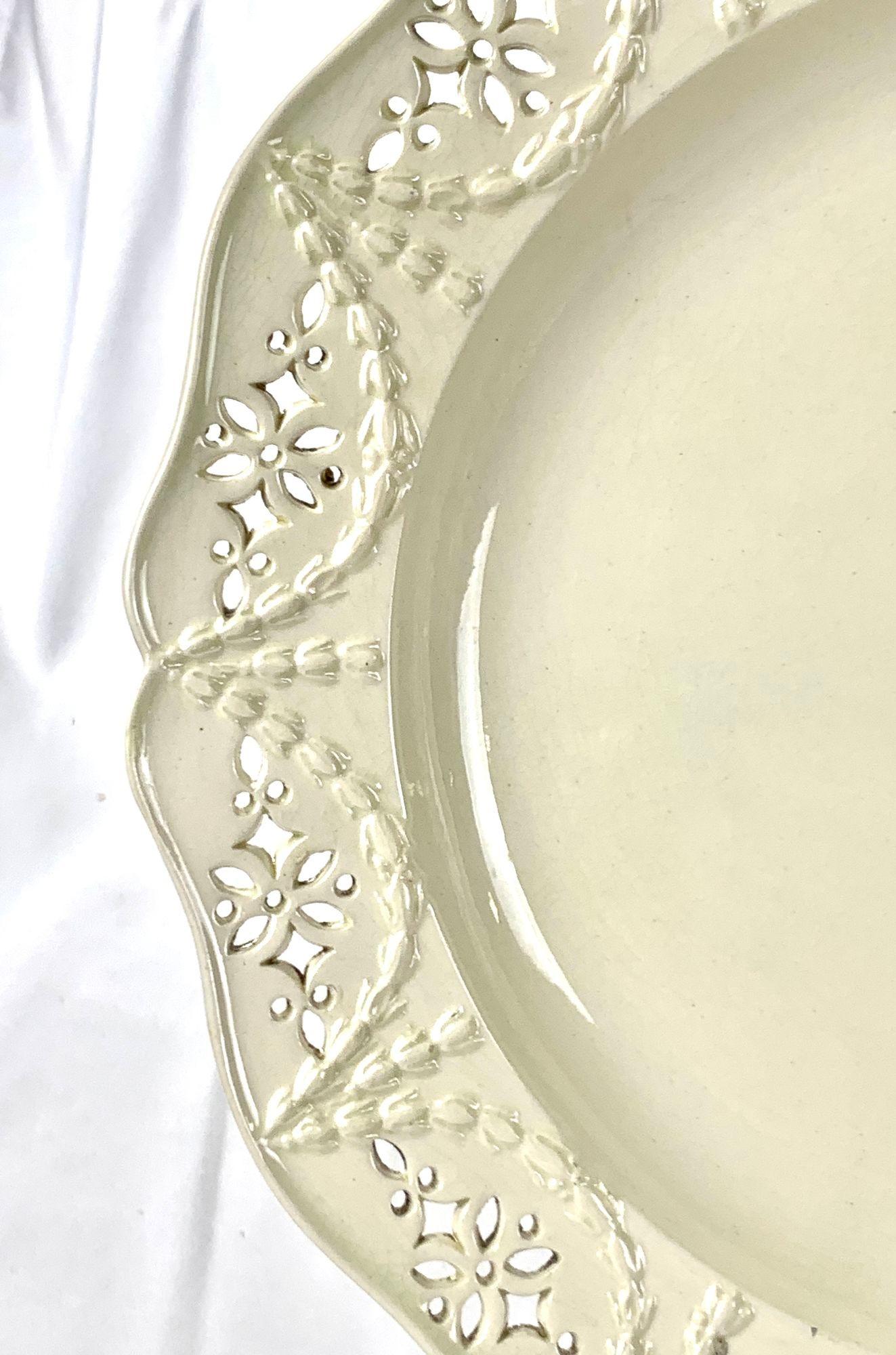 Pair of 18th Century English Creamware Dishes with Pierced Openwork, Circa 1785 1