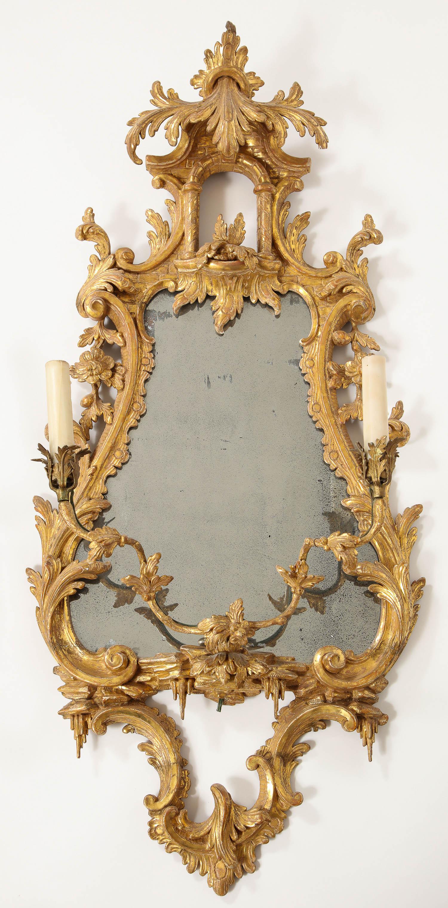 Paar englische Chinoiserie-Spiegel aus vergoldetem Holz mit Kerzenhaltern aus dem 18. Jahrhundert im Angebot 5