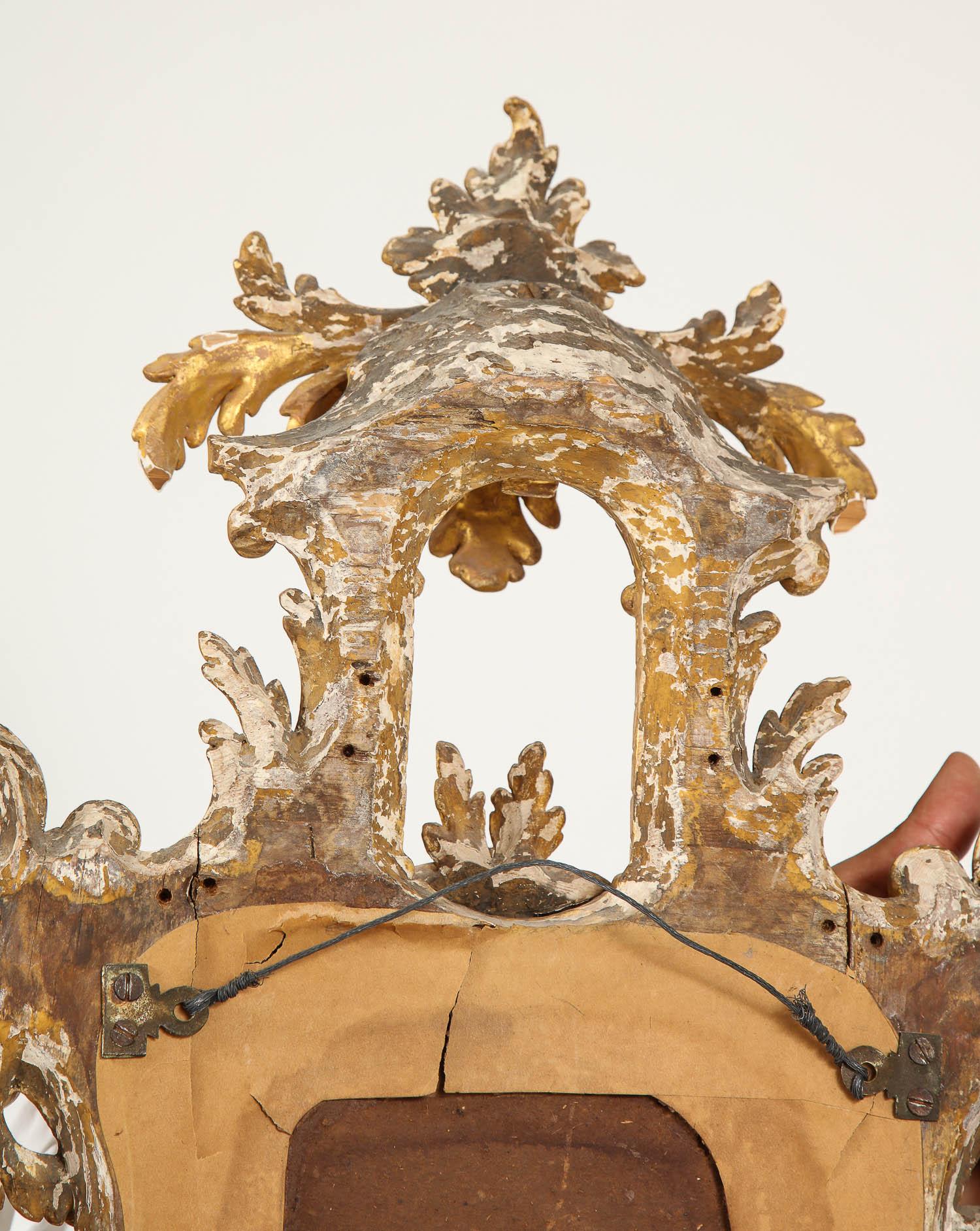 Paire de miroirs chinoiseries en bois doré anglais du 18ème siècle avec bougeoirs en vente 5
