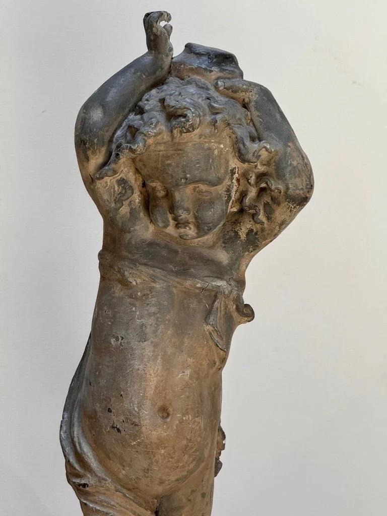 Piombo Coppia di putti in piombo inglesi del XVIII secolo in vendita
