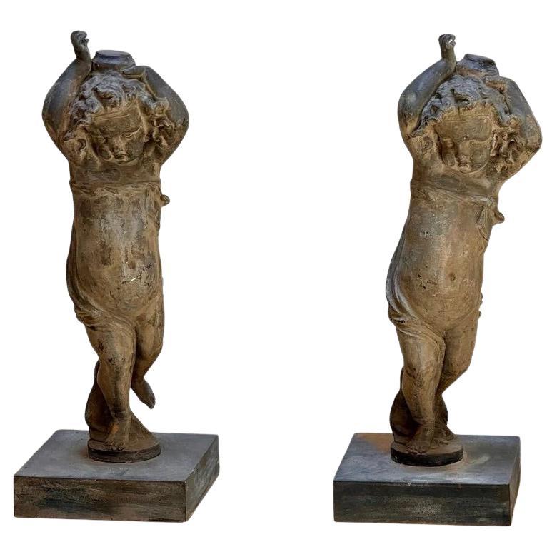 Coppia di putti in piombo inglesi del XVIII secolo in vendita