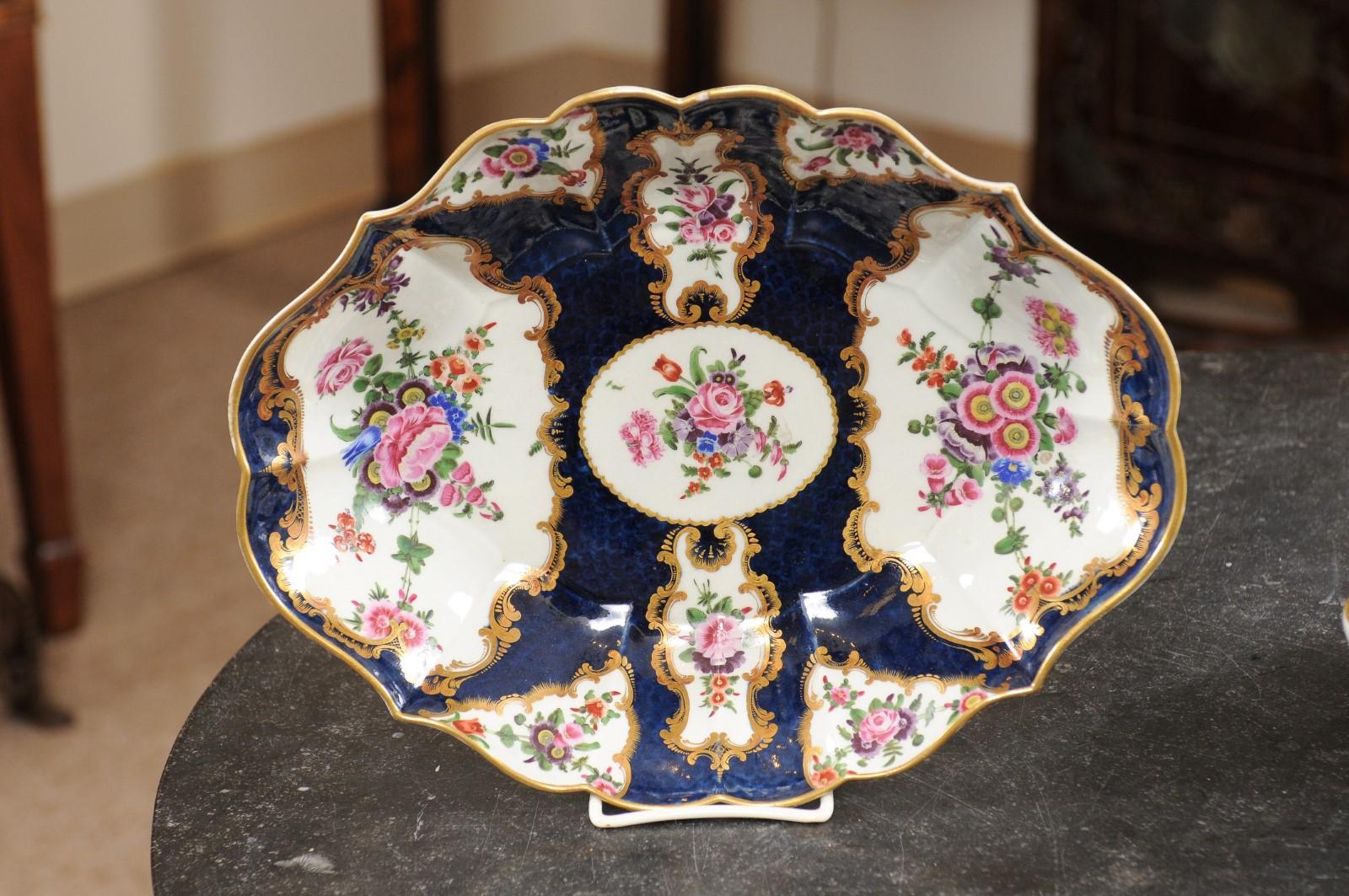 Pair of 18th Century English Worcester Porcelain Serving Dishes, “Dr. Wall” In Good Condition For Sale In Atlanta, GA