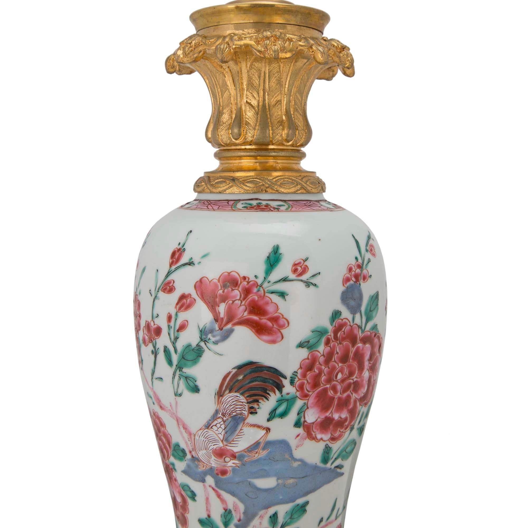 Paire de lampes à vase en porcelaine Famille Rose du 18ème siècle en vente 1